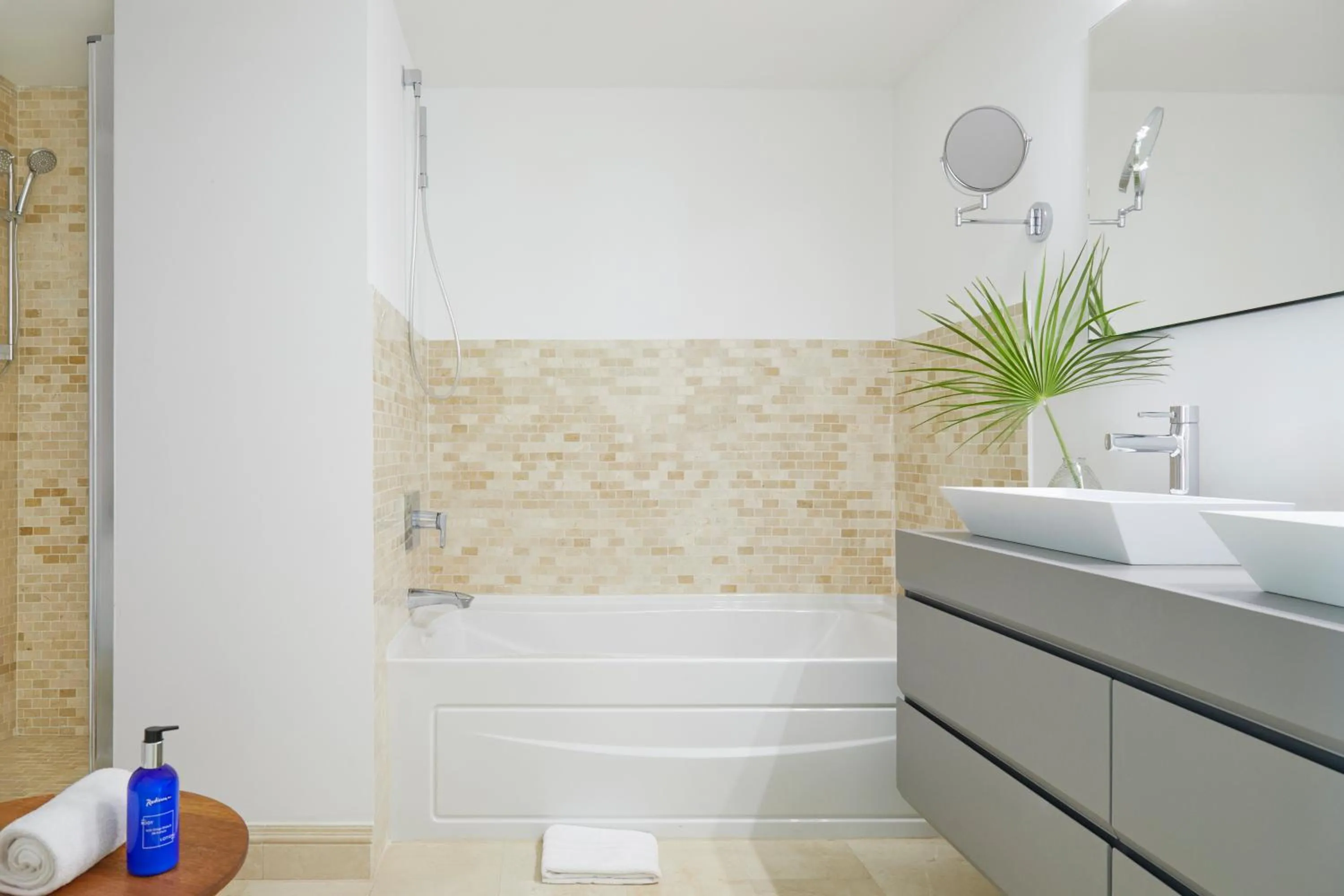 Bathroom in Radisson Blu Aruba