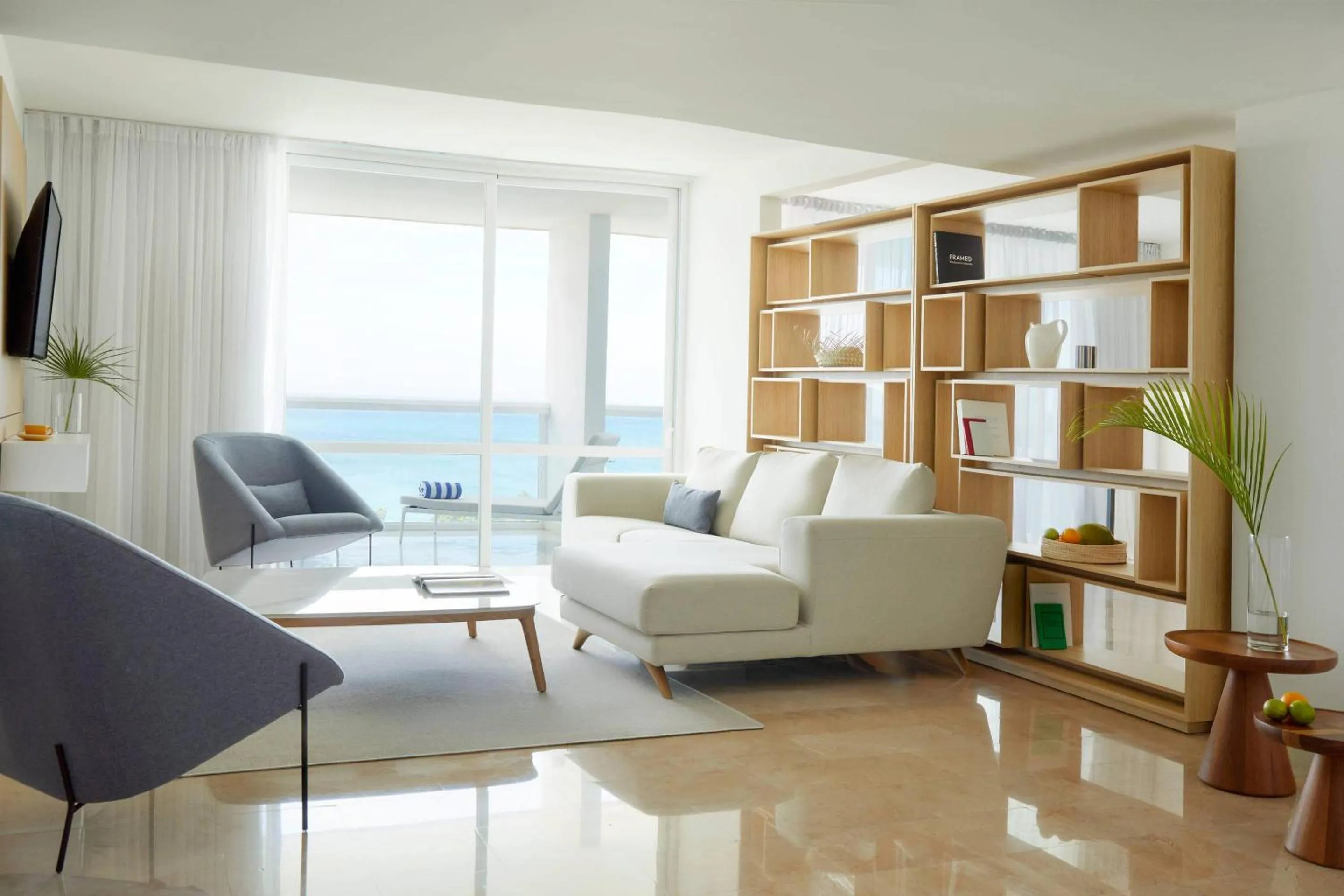 Living room in Radisson Blu Aruba