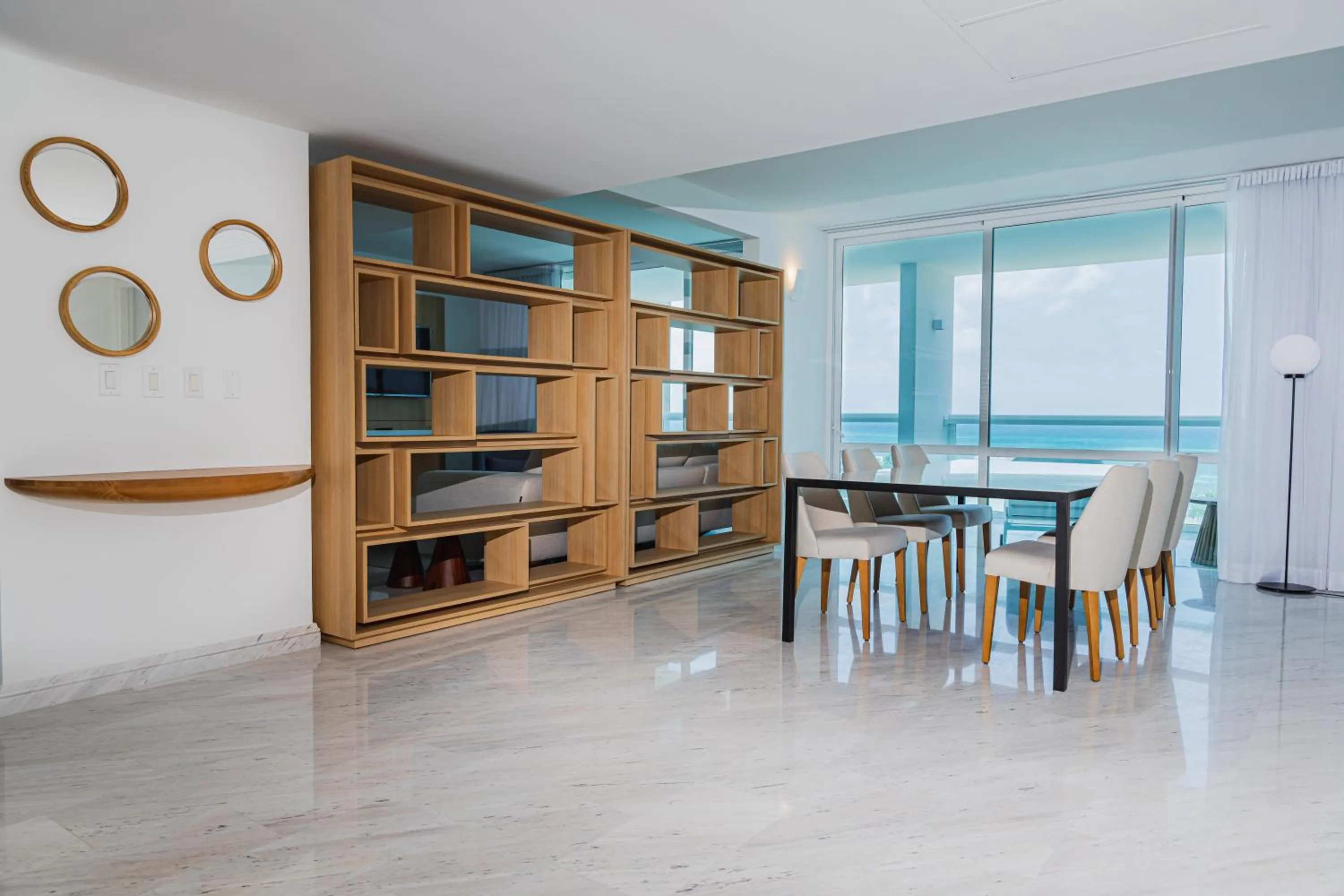 Dining area in Radisson Blu Aruba