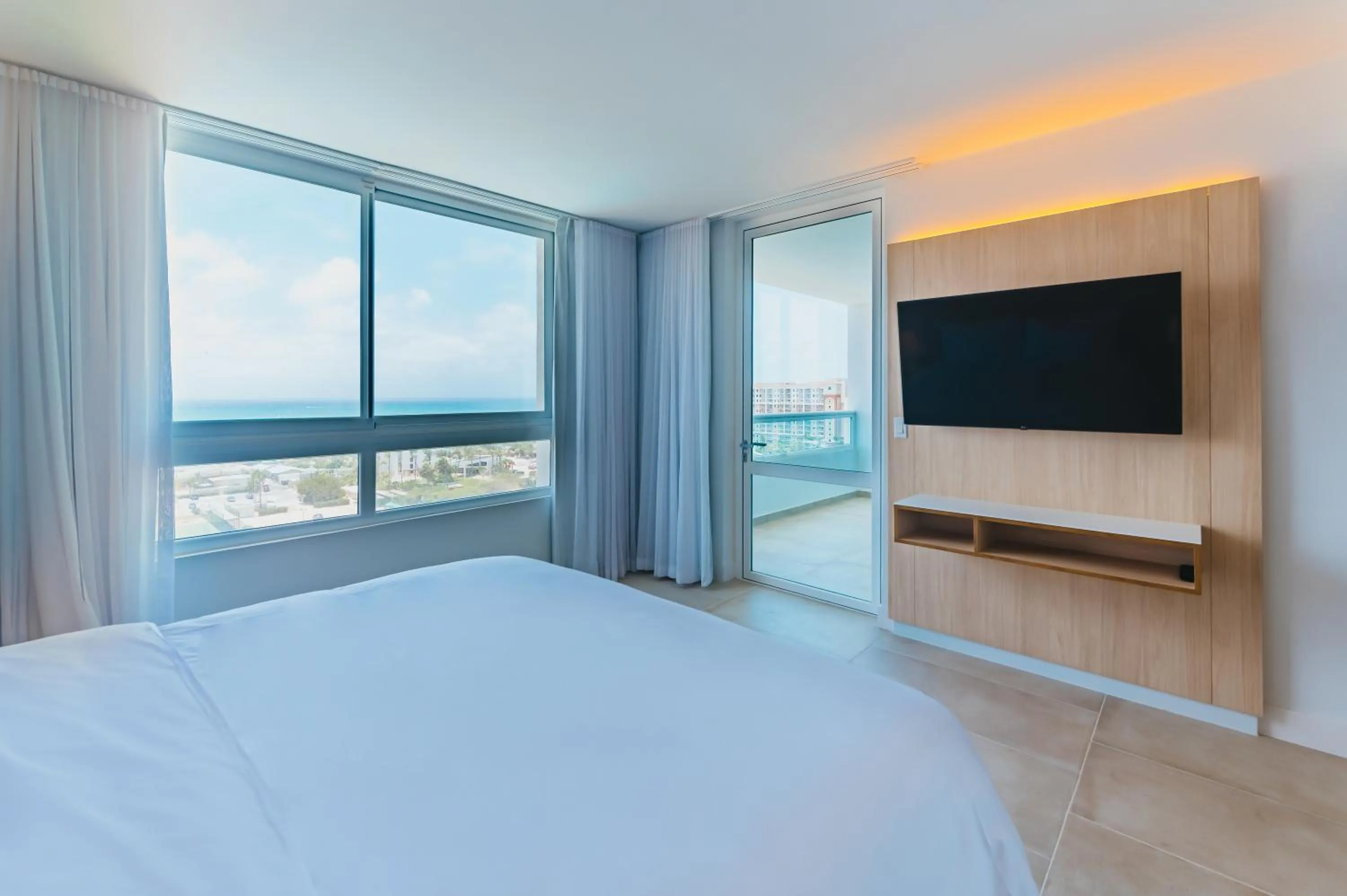 TV and multimedia, Bed in Radisson Blu Aruba