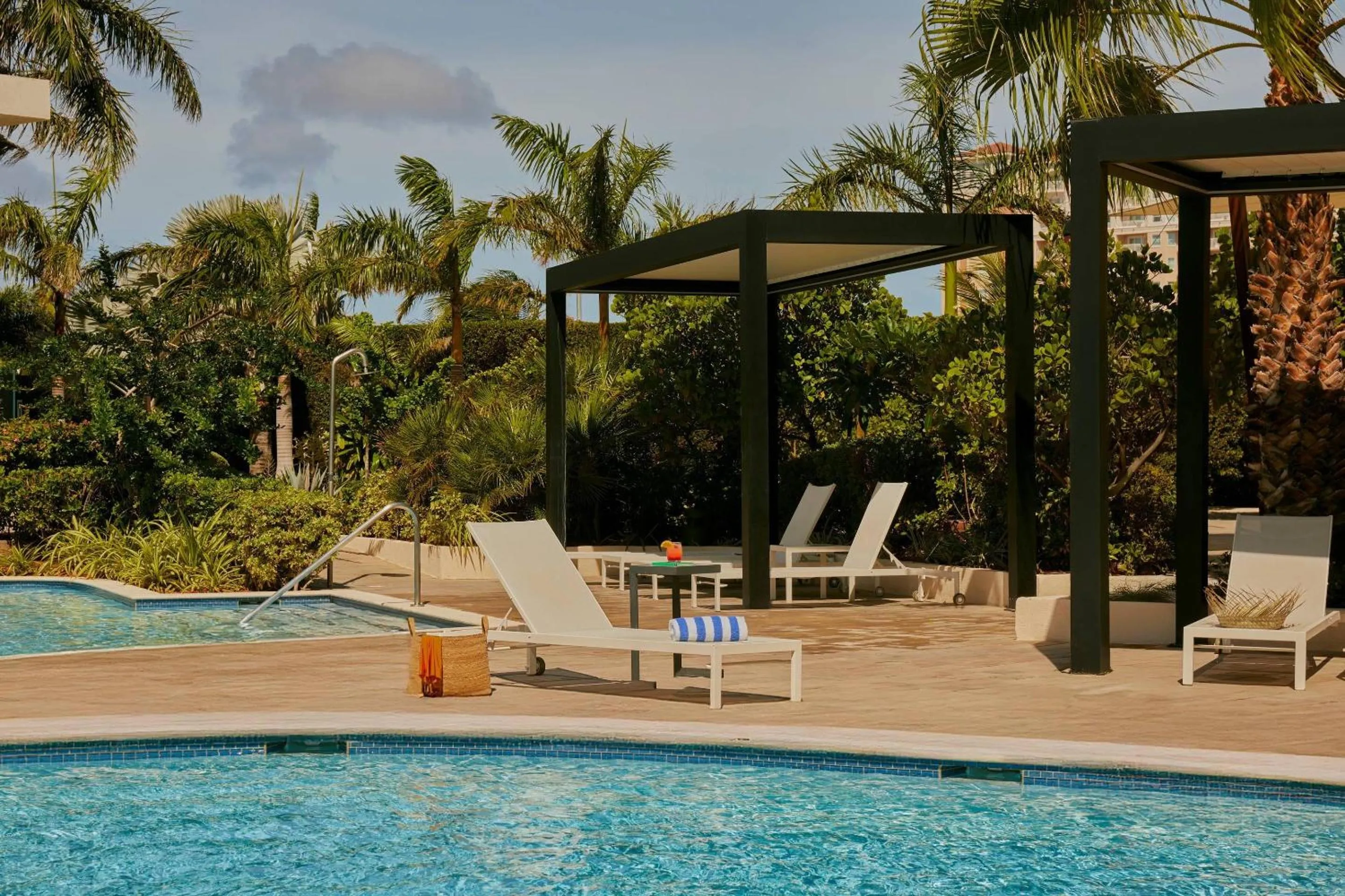 Swimming pool in Radisson Blu Aruba