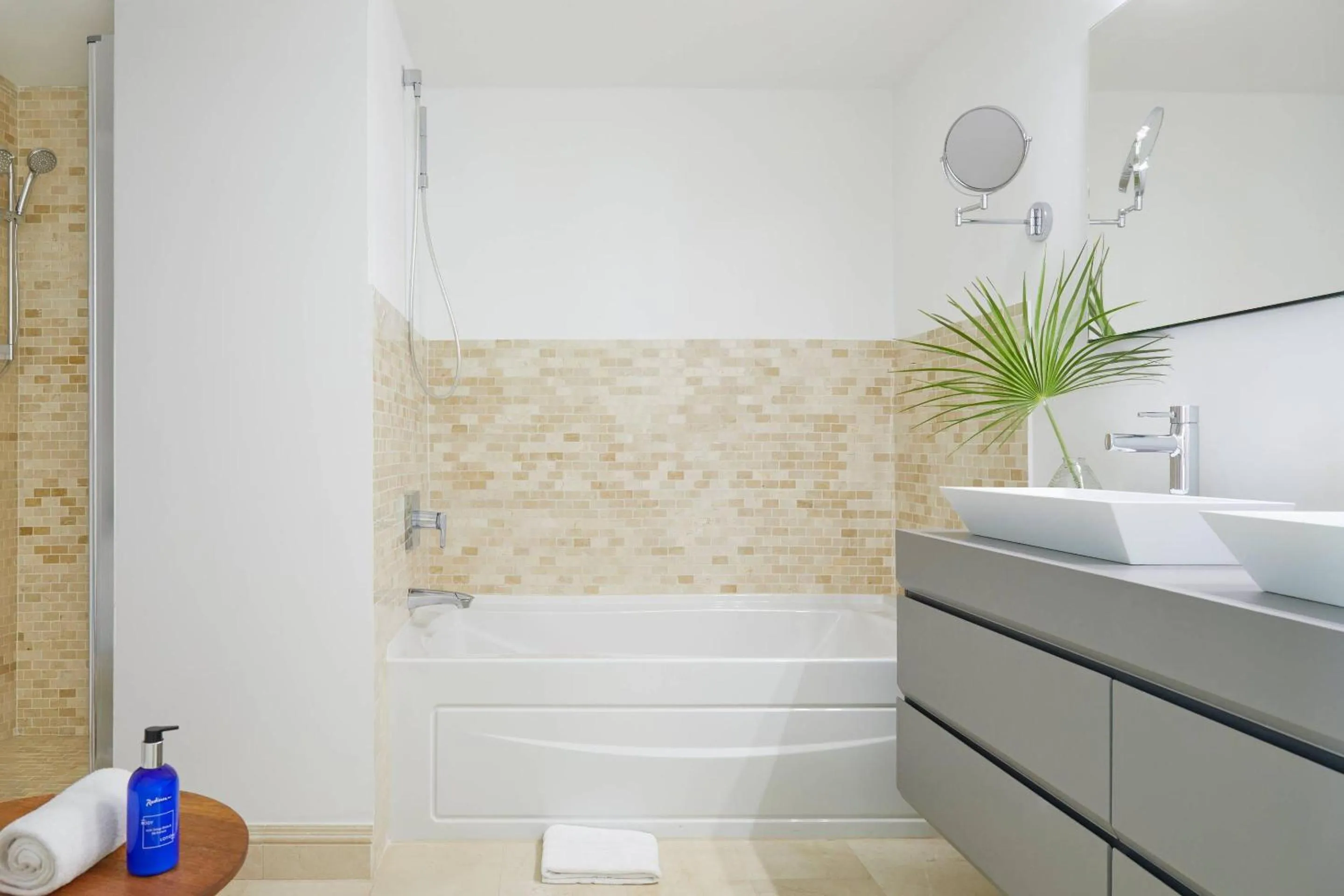 Bedroom in Radisson Blu Aruba