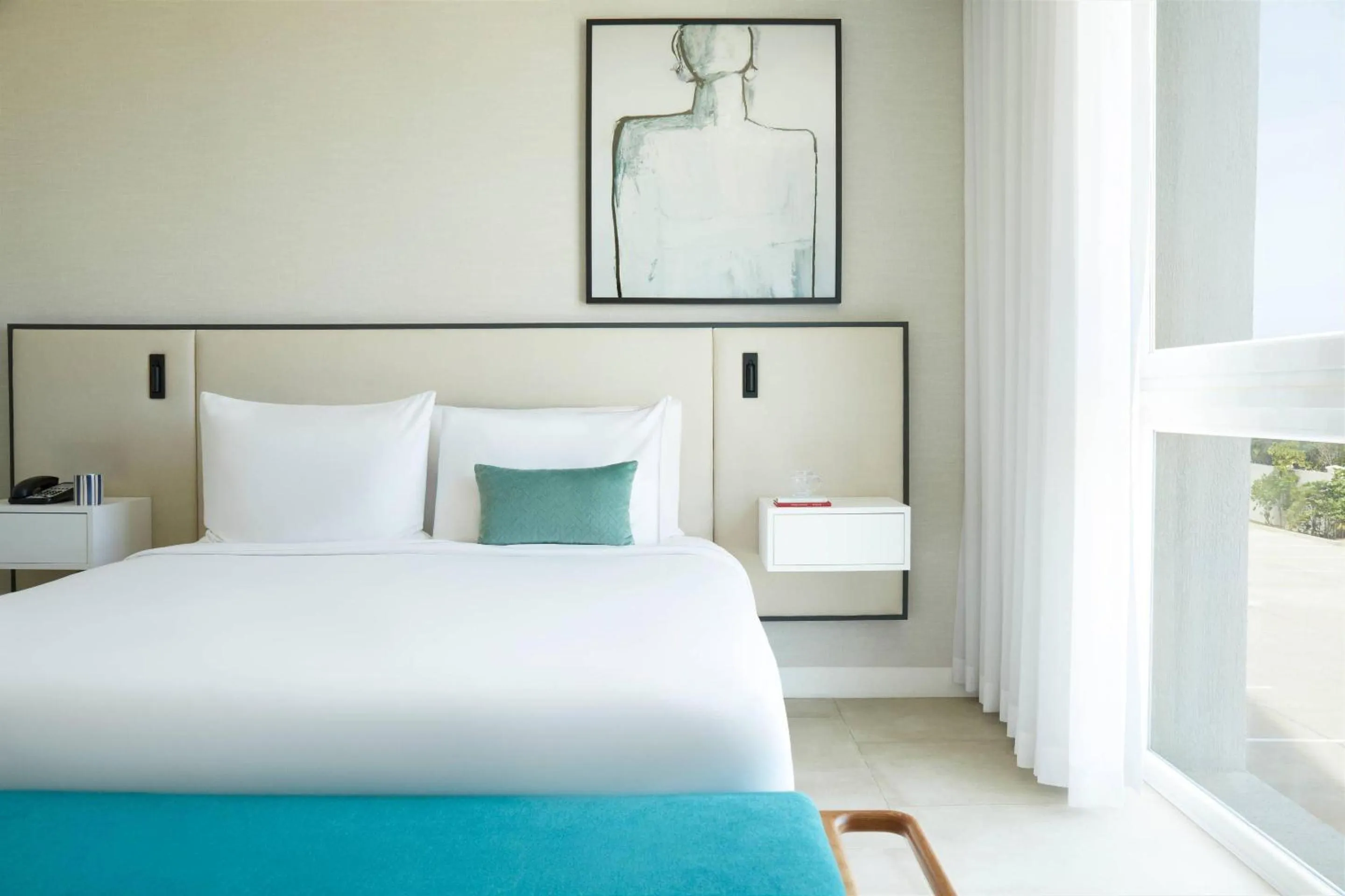 Bedroom, Bed in Radisson Blu Aruba