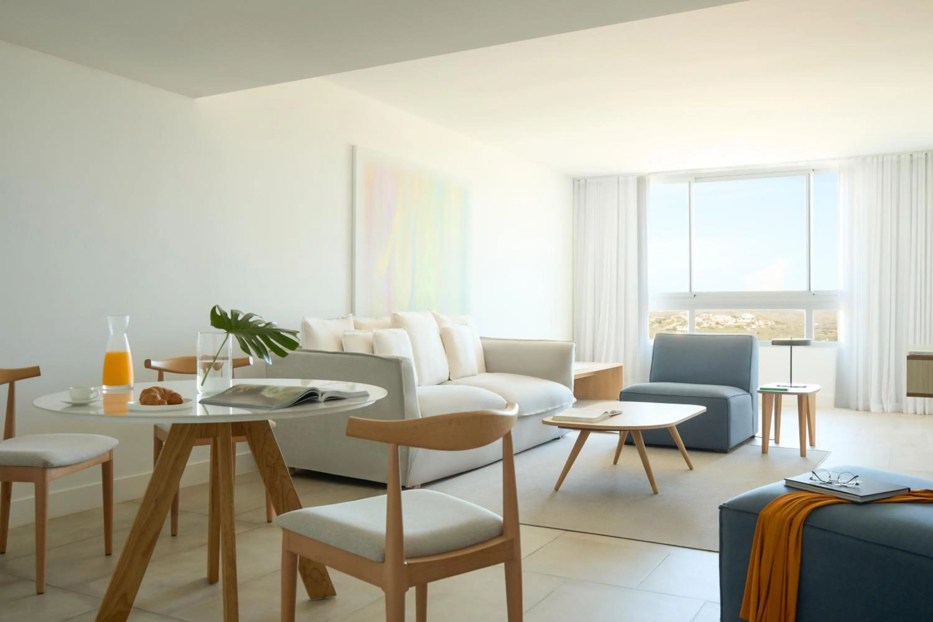 Living room in Radisson Blu Aruba