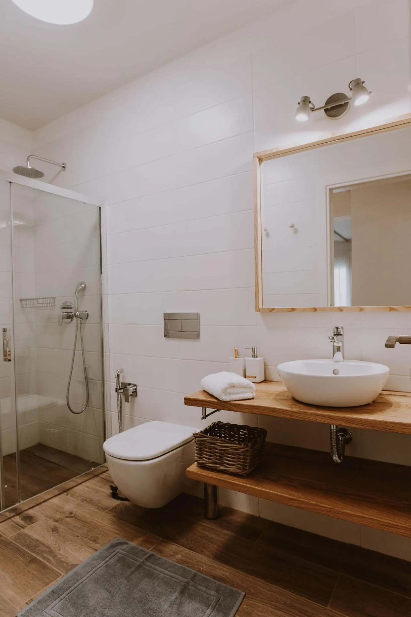 Shower in ERIEL Boutique Apartments