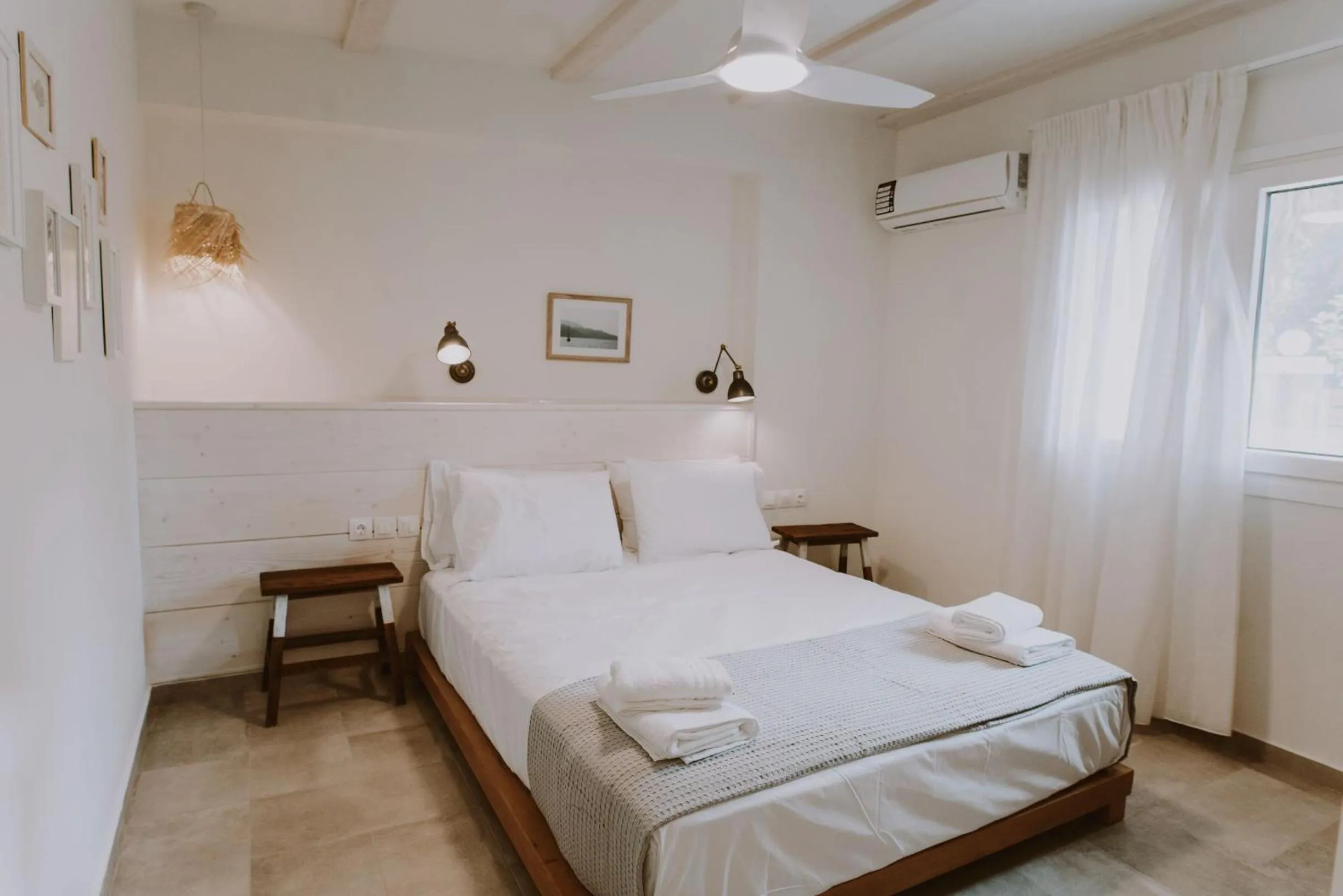 Bed in ERIEL Boutique Apartments
