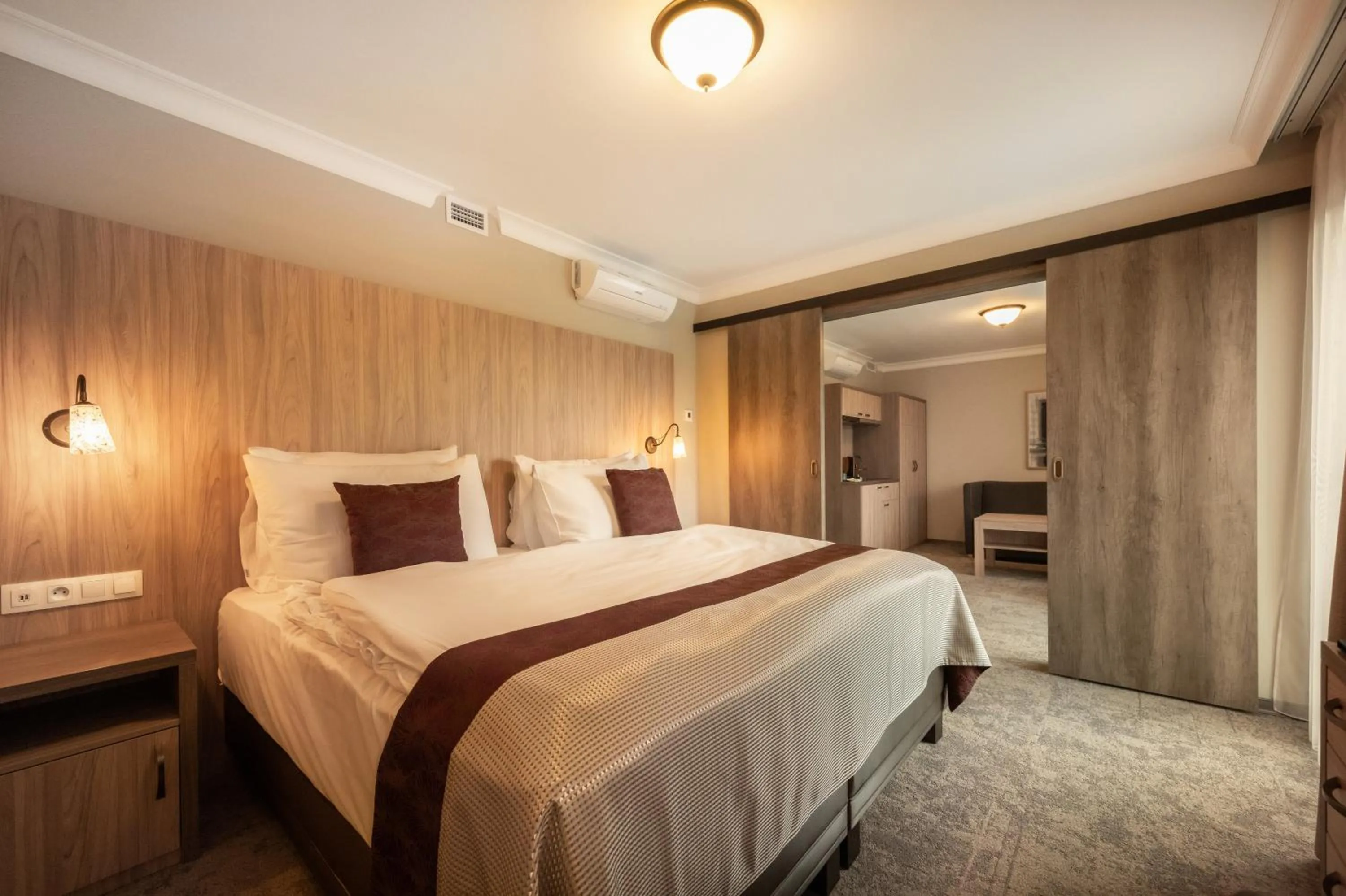 Bed in EFI SPA Hotel Superior & Pivovar