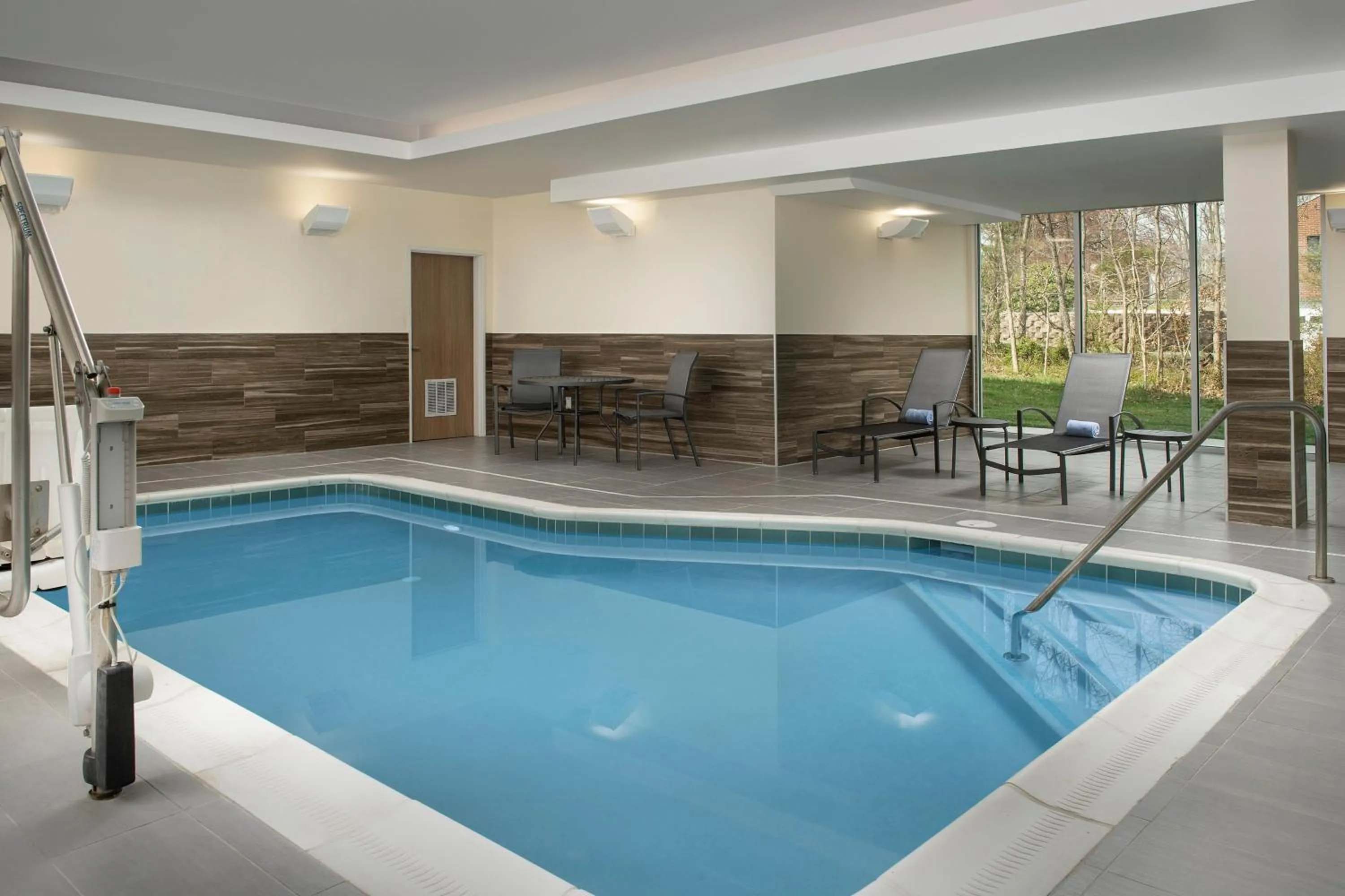 Swimming pool in Fairfield by Marriott Inn & Suites Aberdeen