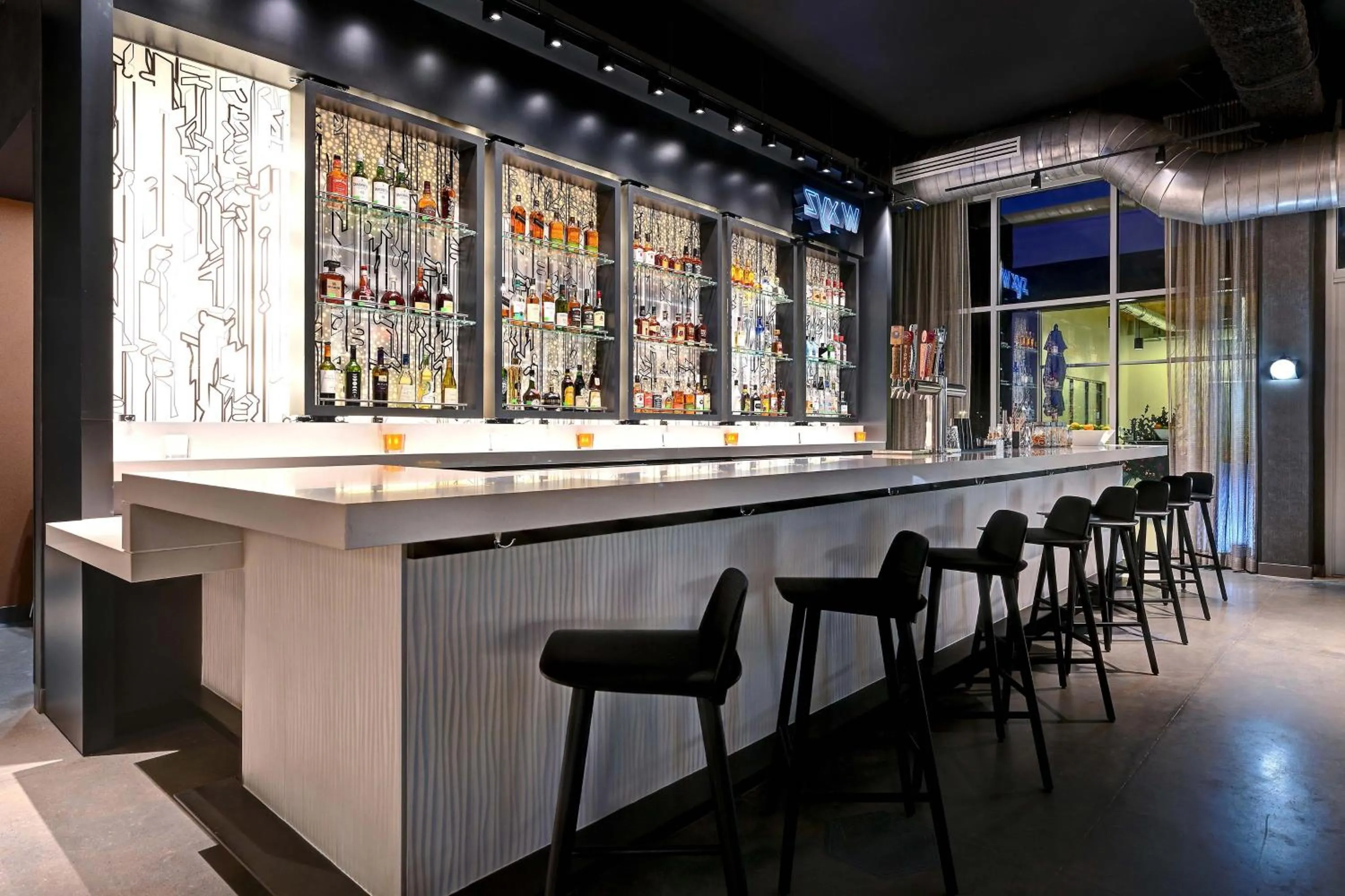 Restaurant/places to eat in Aloft Mooresville