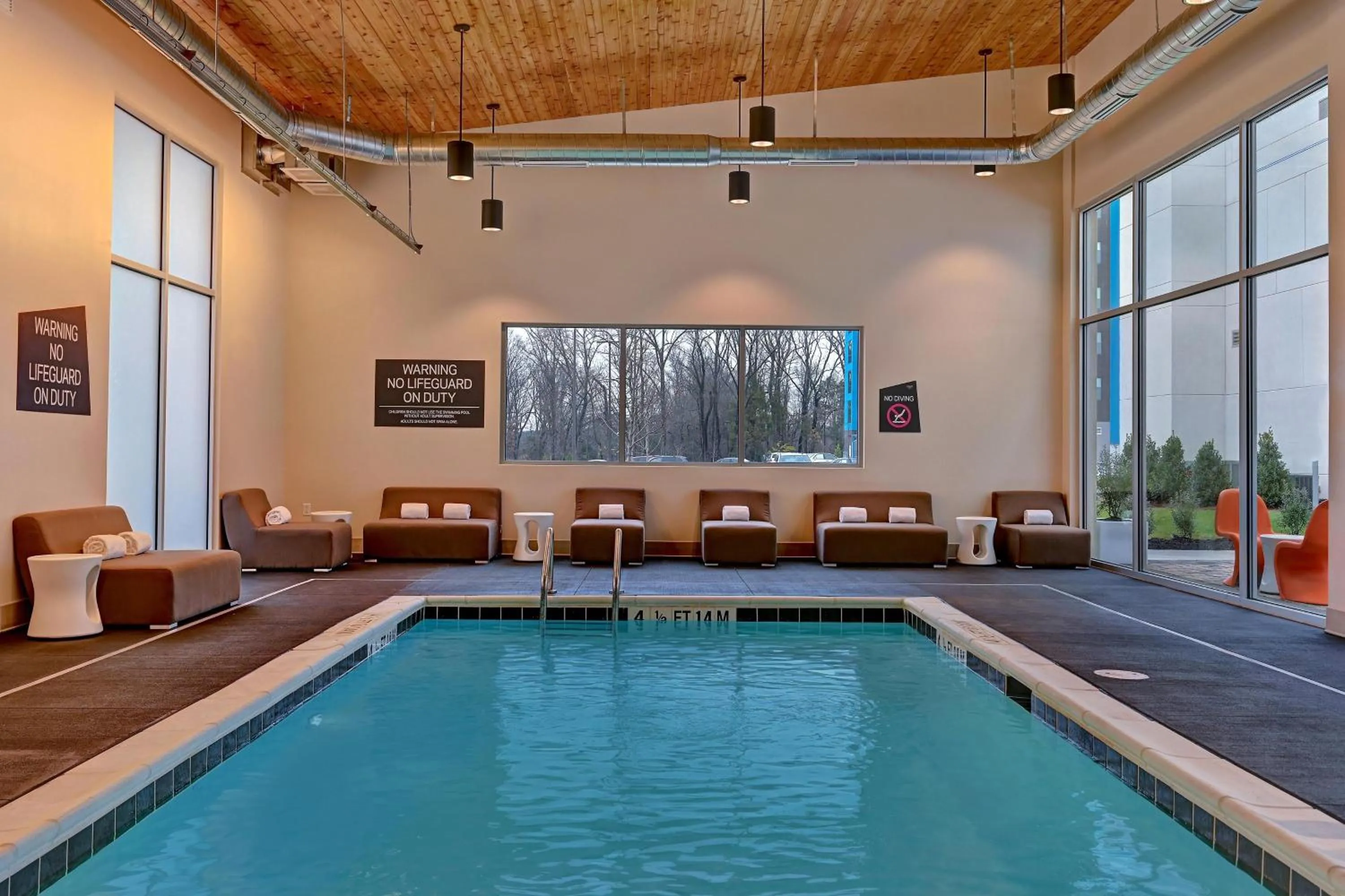 Swimming pool in Aloft Mooresville