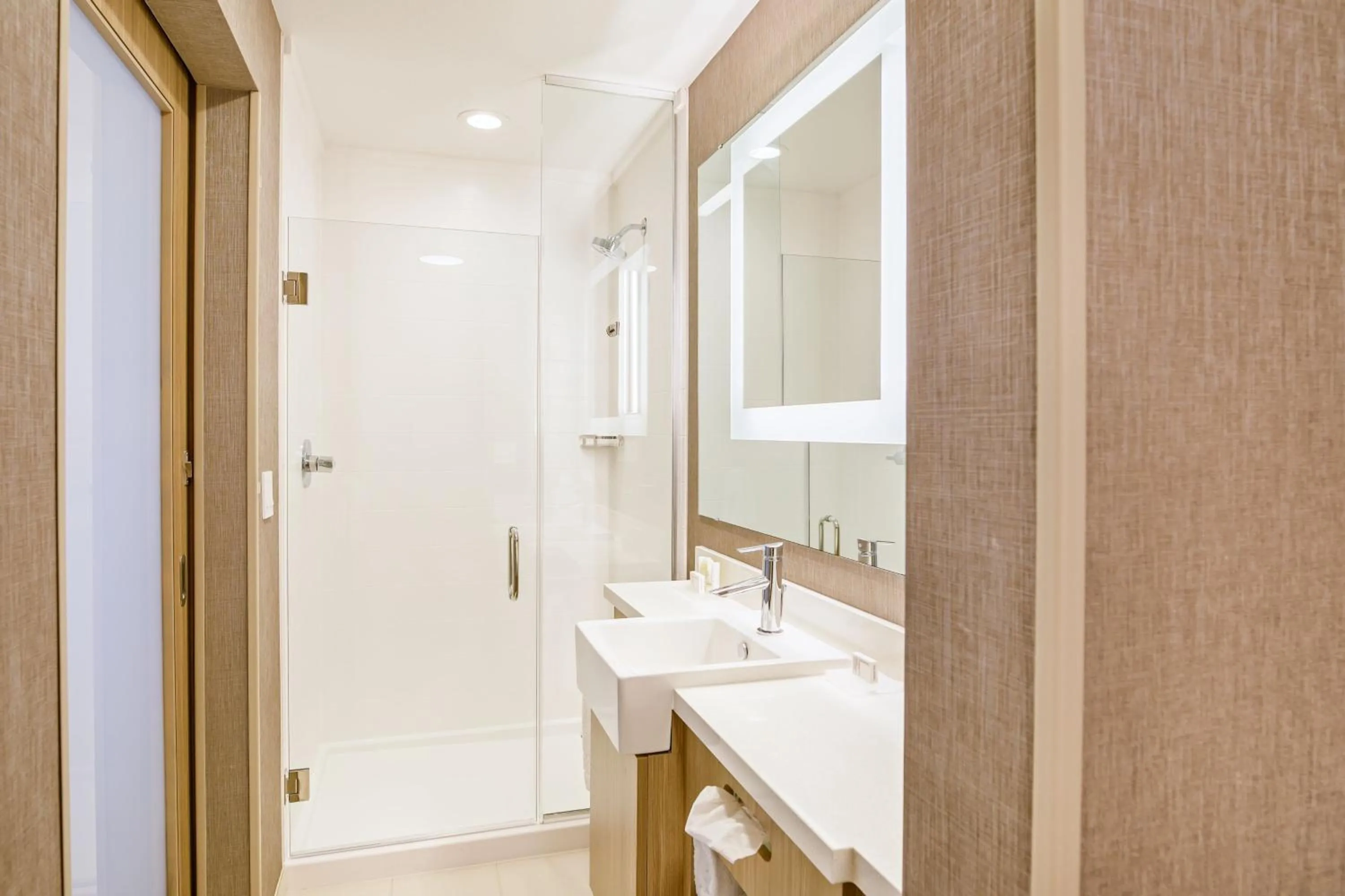 Bathroom in SpringHill Suites by Marriott Topeka Southwest