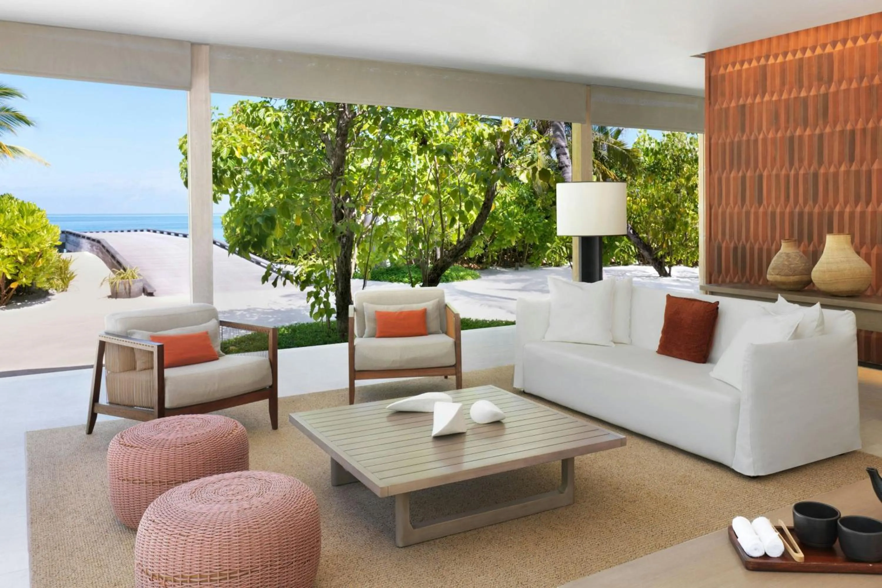 Lounge or bar in The Ritz-Carlton Maldives, Fari Islands