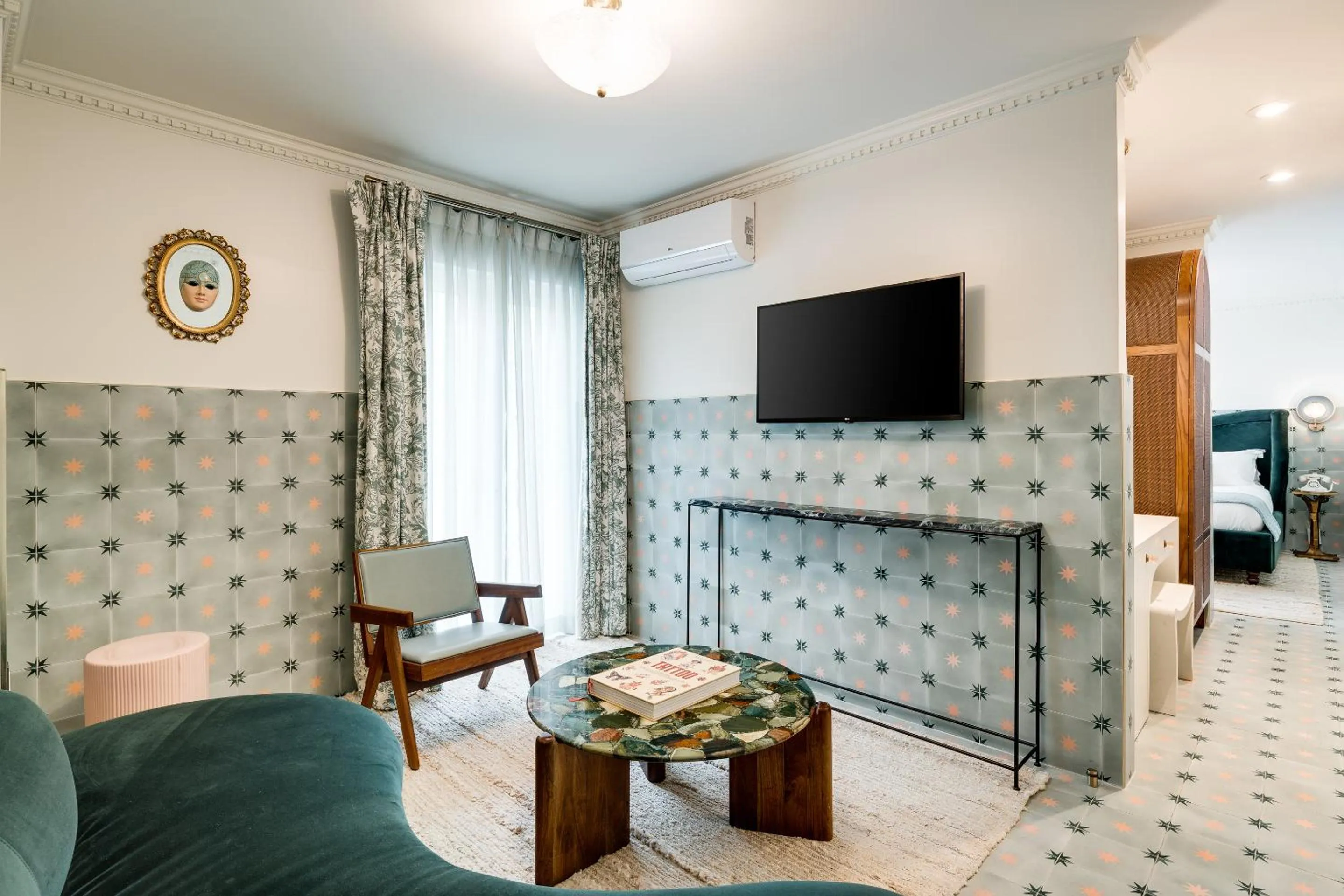 TV and multimedia in Esme Miami Beach