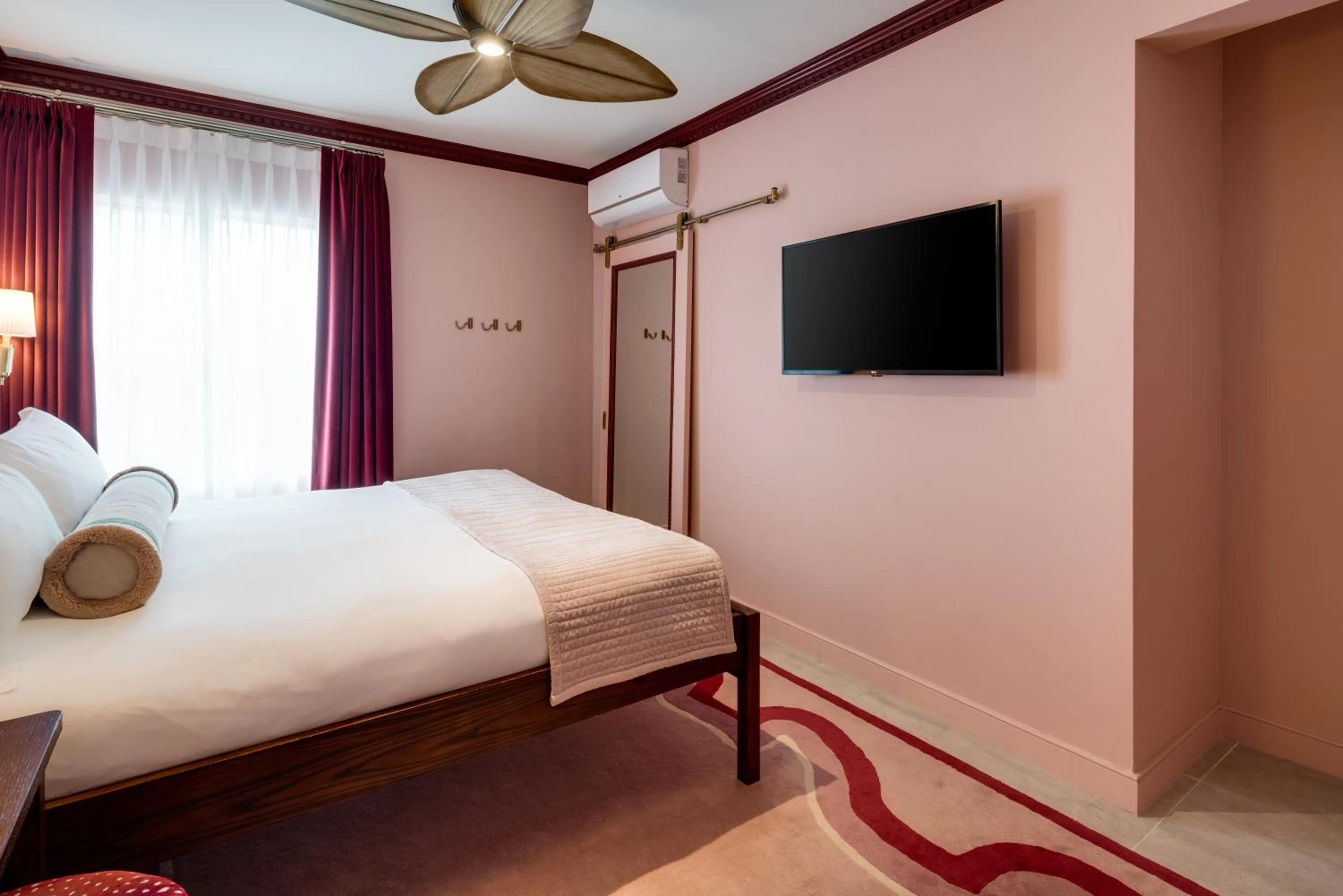 TV and multimedia, Bed in Esme Miami Beach