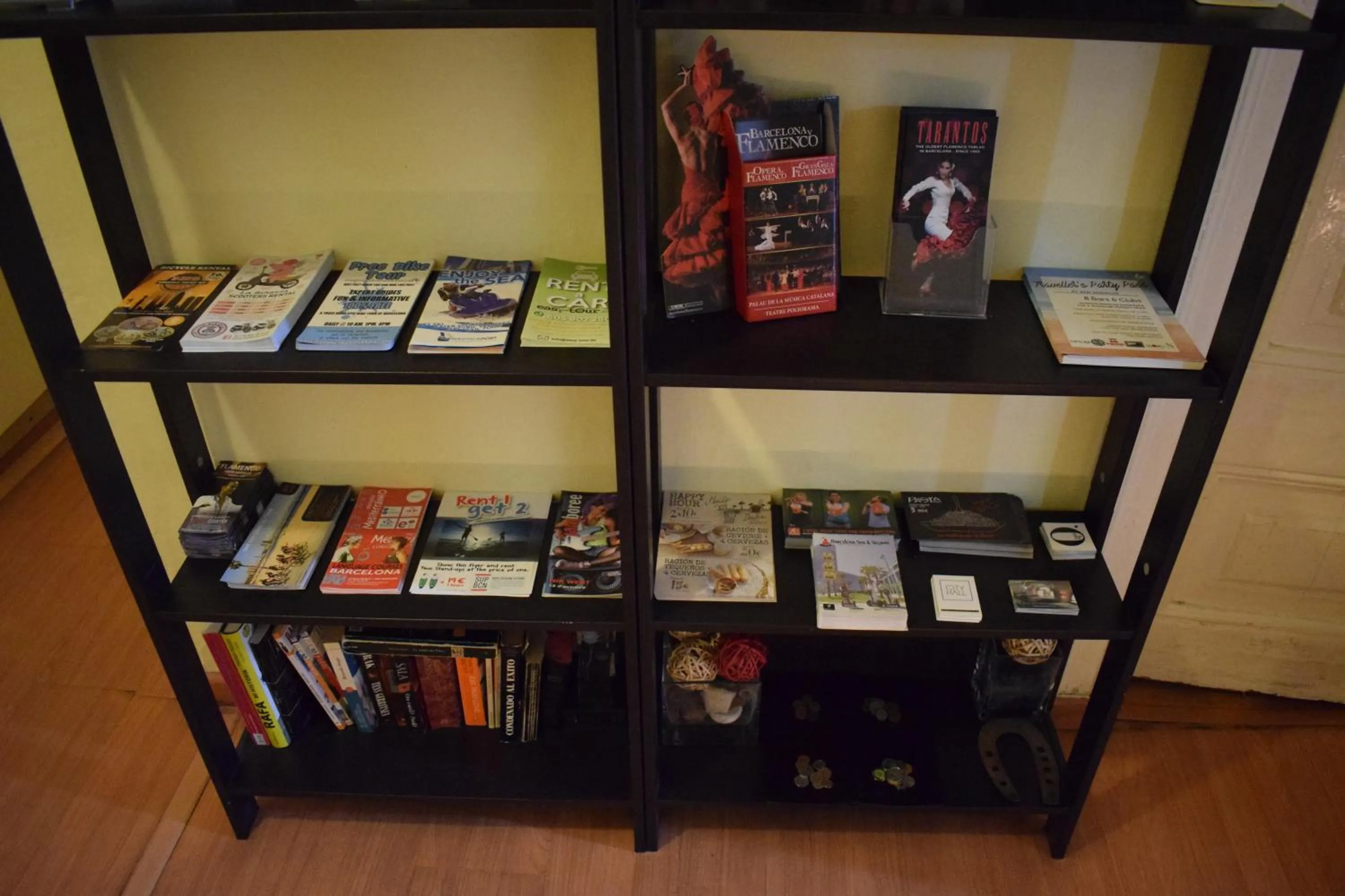 Area and facilities in Hostal MiMi Las Ramblas