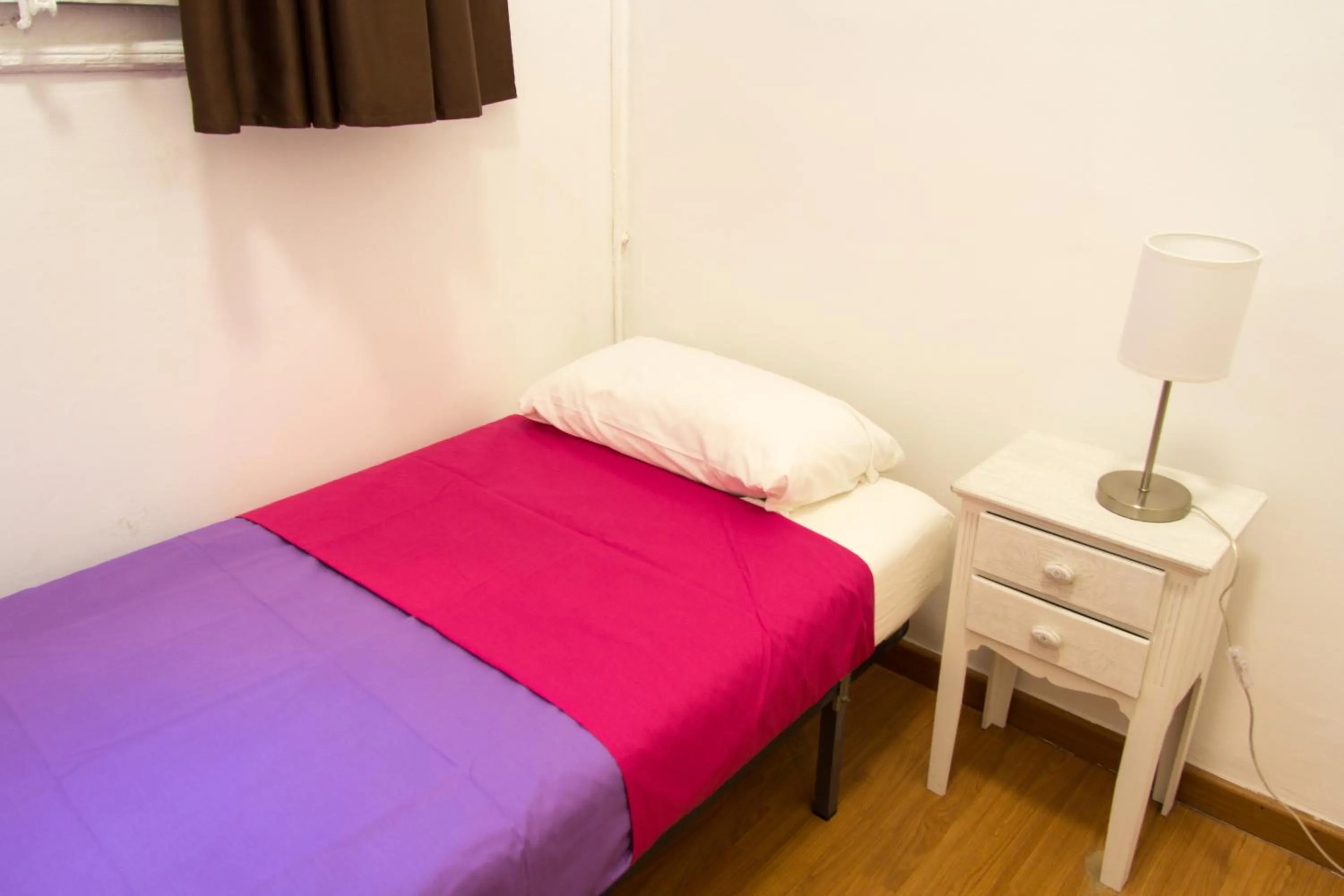 Bed in Hostal MiMi Las Ramblas
