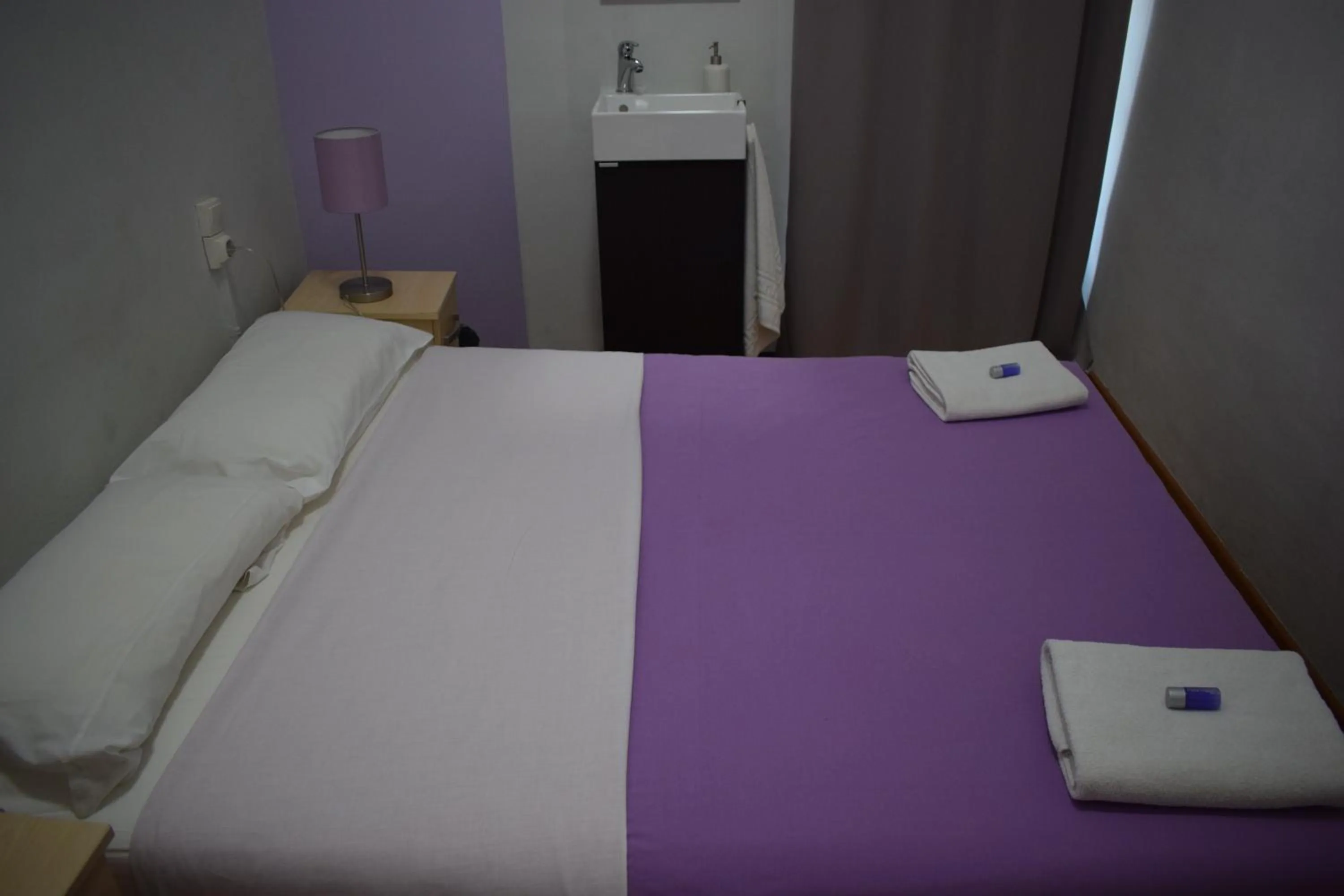Bed in Hostal MiMi Las Ramblas
