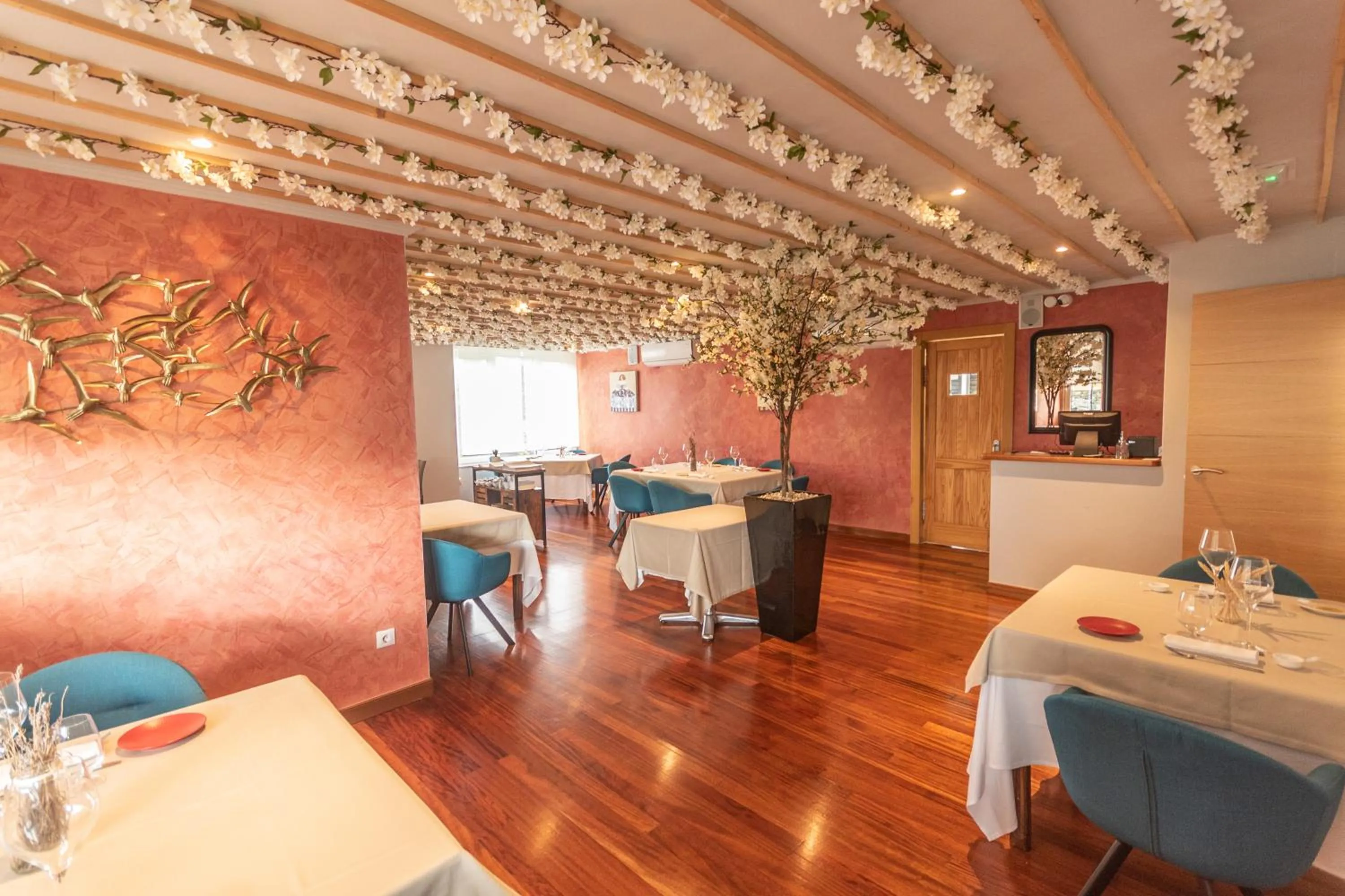 Food and drinks in Hotel Finca Alcamino