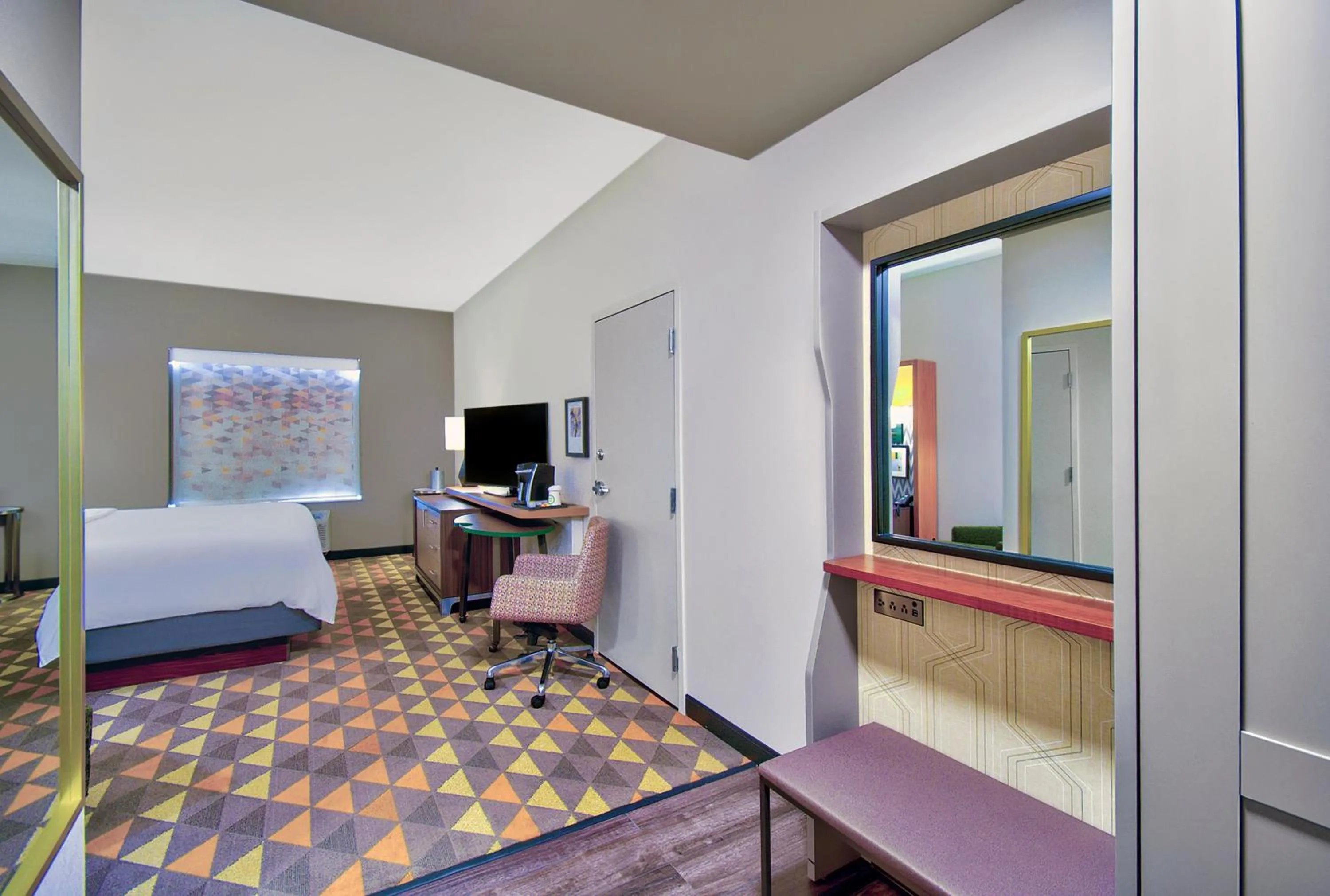 Photo of the whole room, Bed in Holiday Inn - Erie by IHG