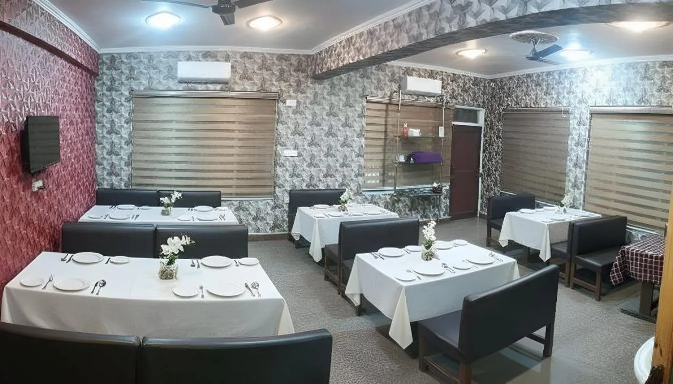 Restaurant/places to eat in Hotel Samar