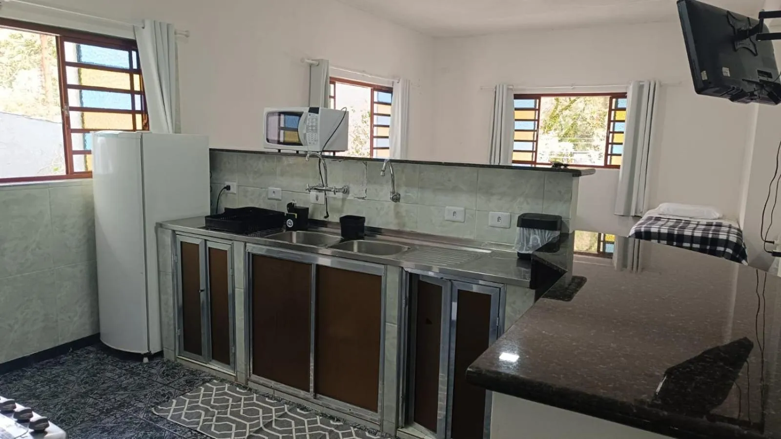 Kitchen or kitchenette in ANC BOSQUE - 4min do Parque Capivari