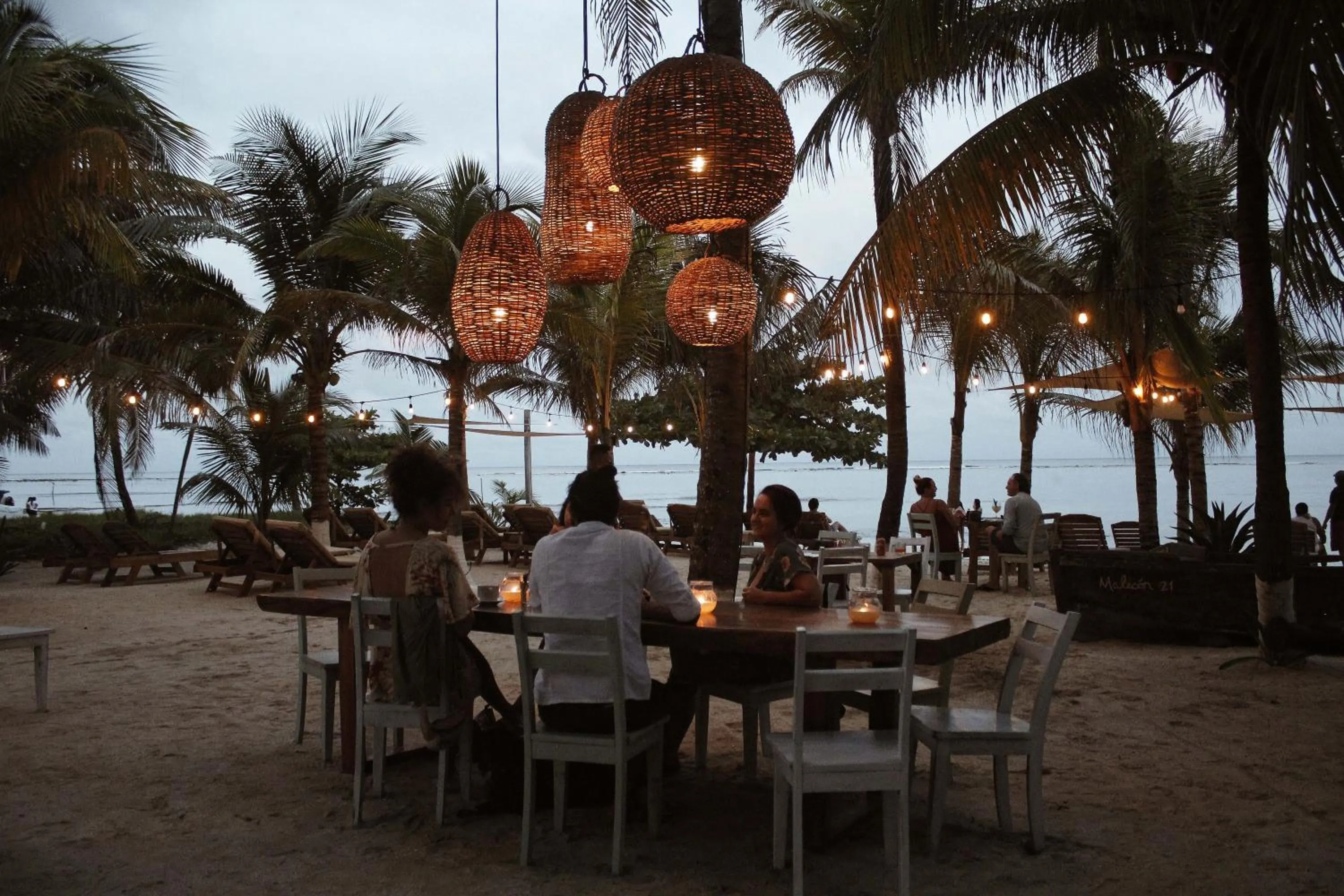 Restaurant/places to eat in Noah Beach Hotel & Suites