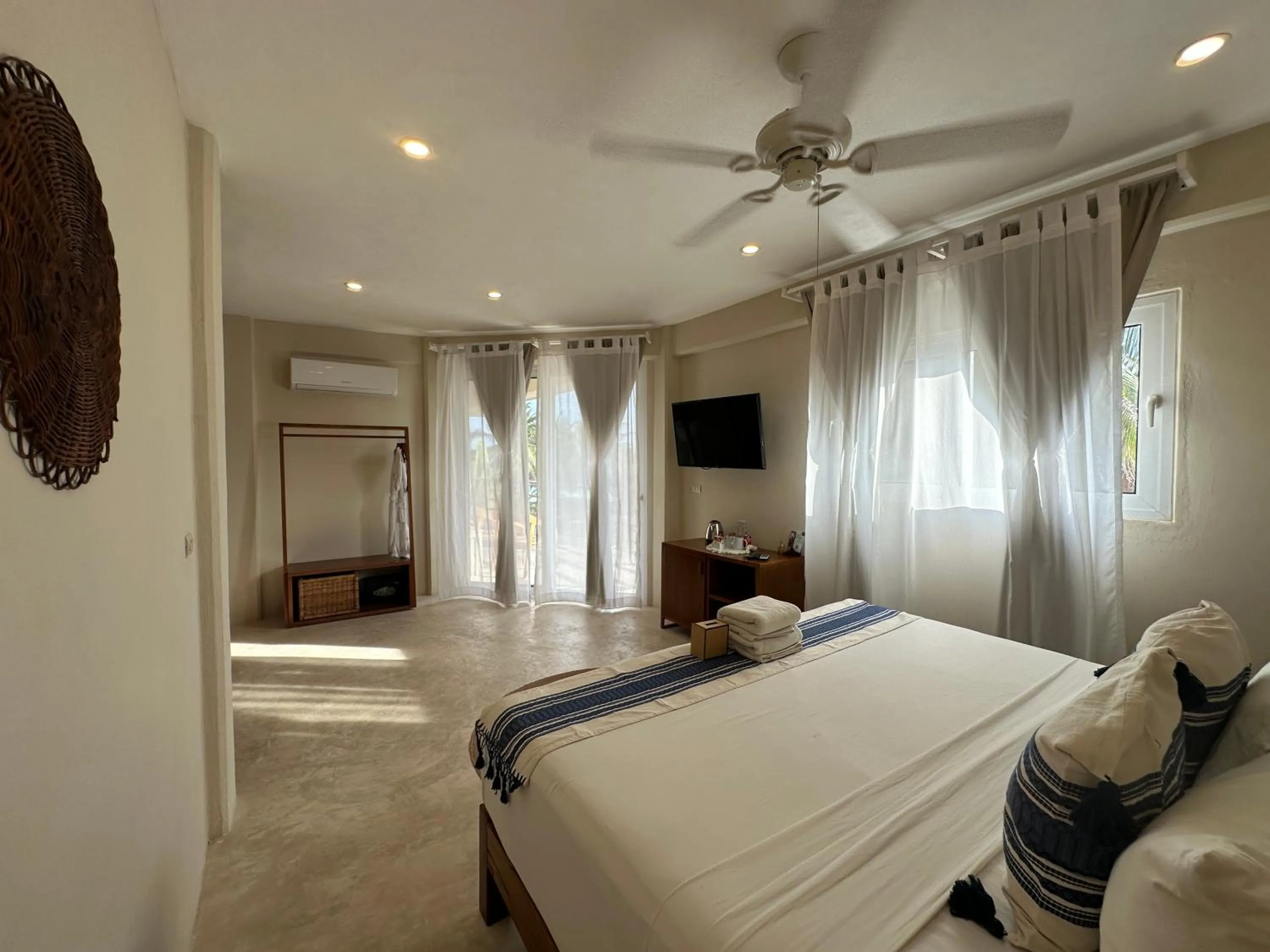 Photo of the whole room, Bed in Noah Beach Hotel & Suites