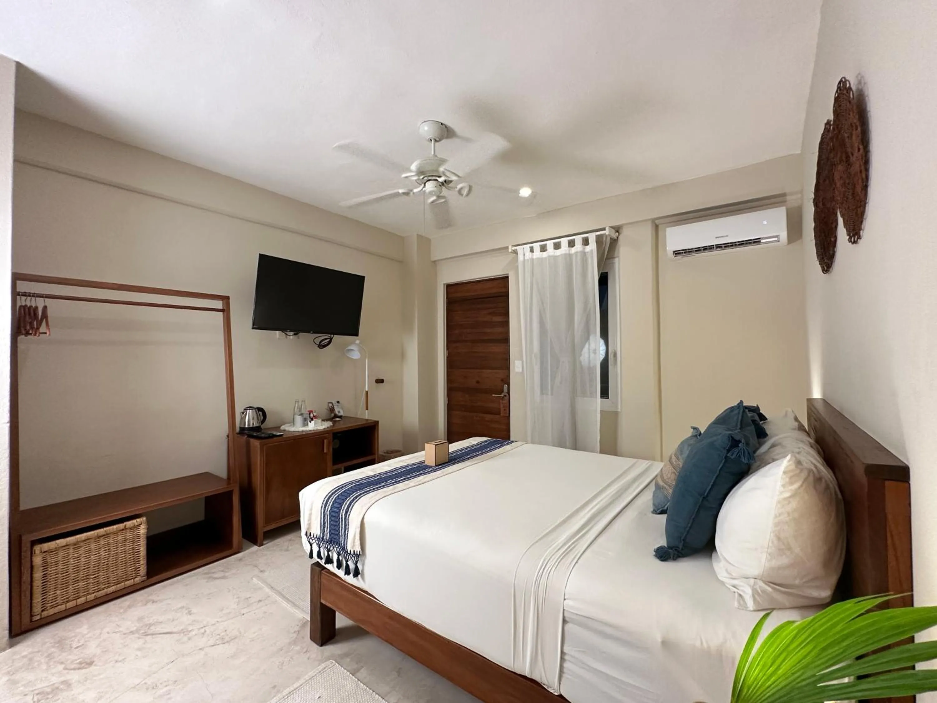 Other, Bed in Noah Beach Hotel & Suites