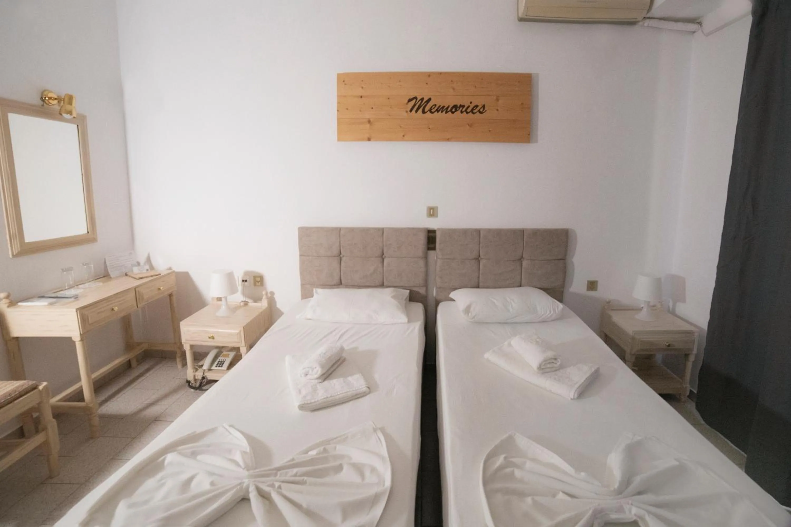 Bed in Κastro Ηotel