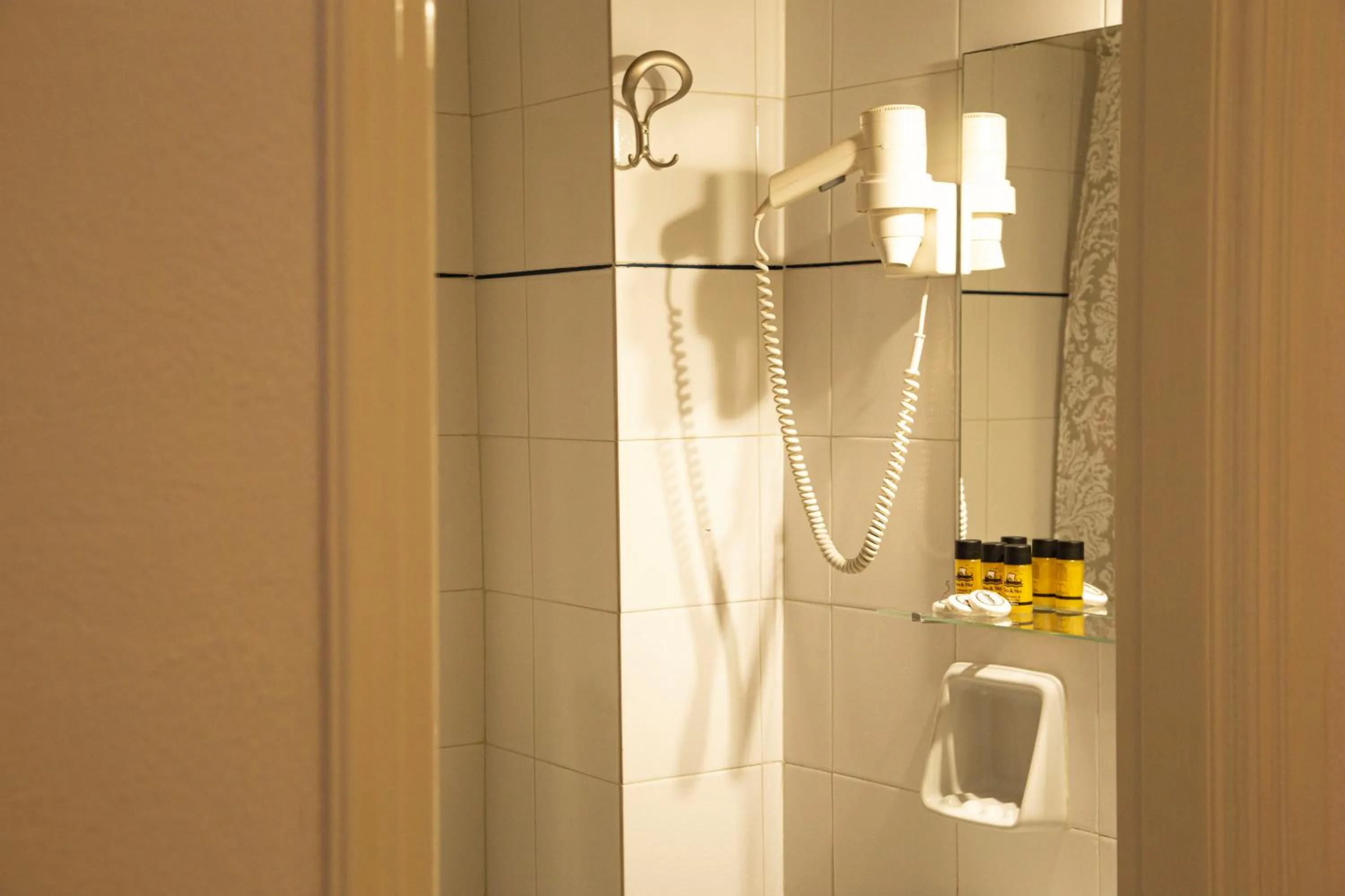 Bathroom in Κastro Ηotel