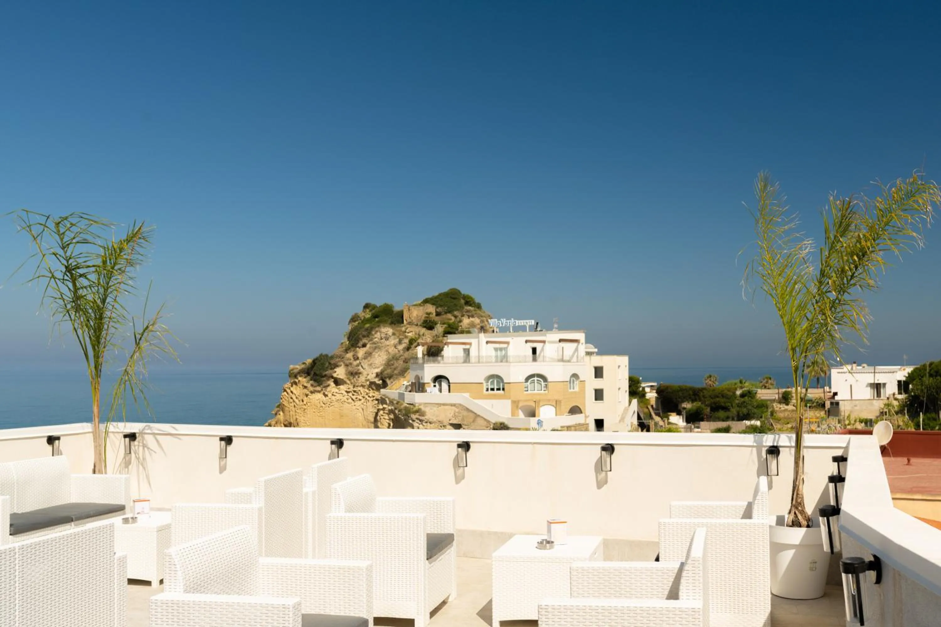 Summer in Naro Suites and Rooms