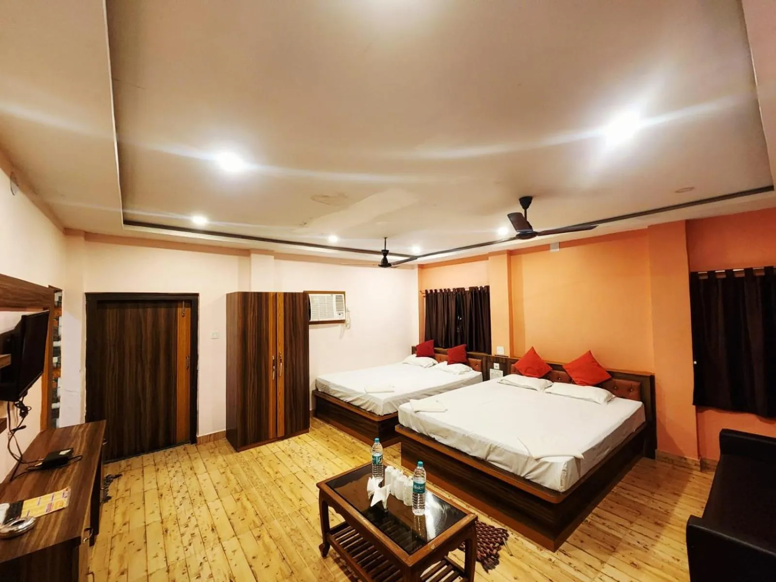 TV and multimedia, Bed in Resort Garden Retreat Seaview