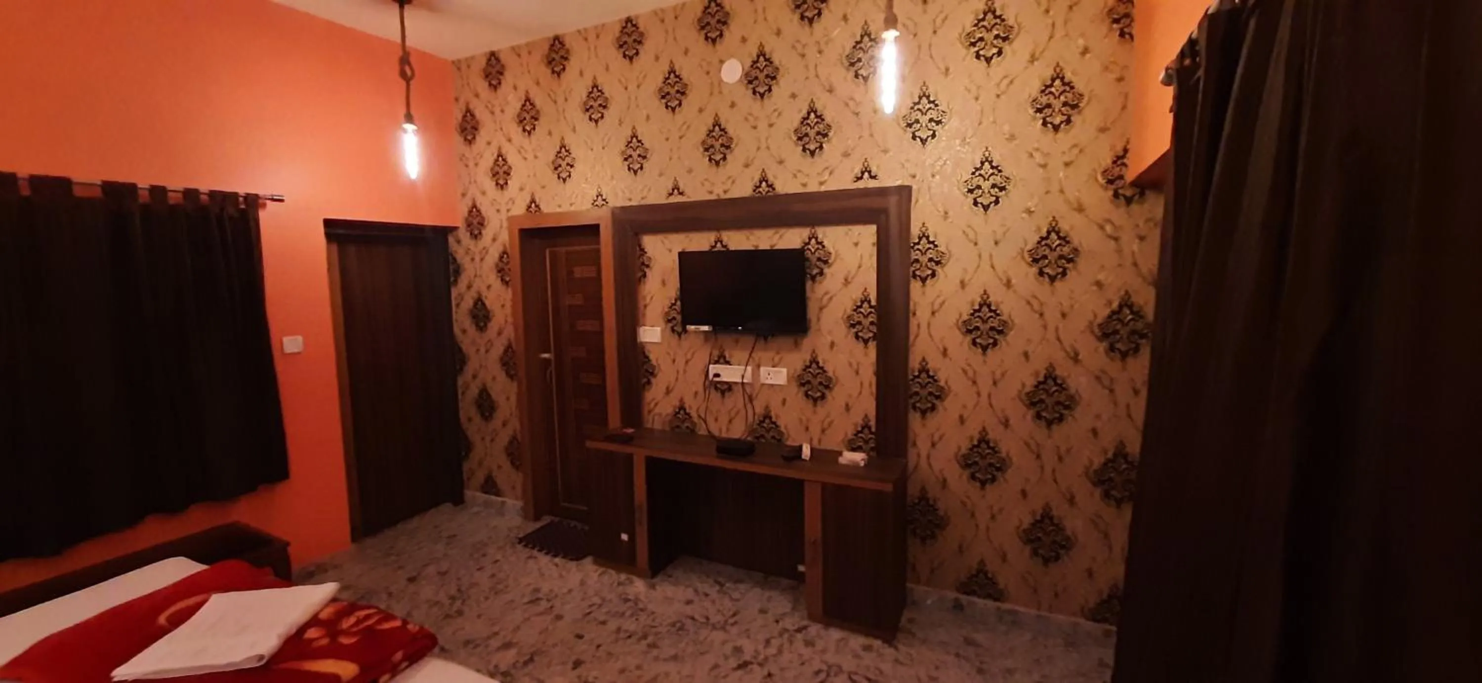 TV and multimedia, Bed in Resort Garden Retreat Seaview