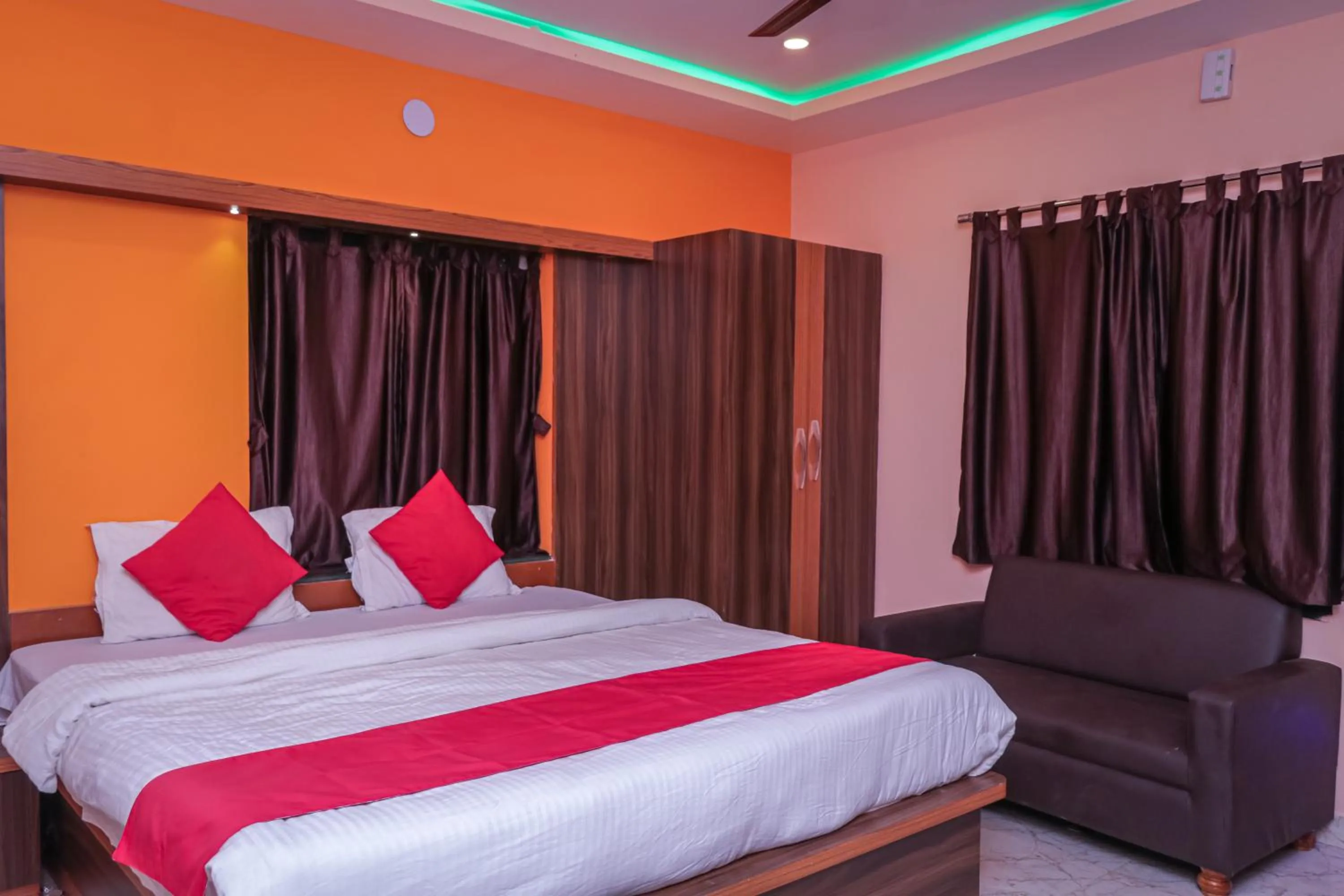 Bed in Resort Garden Retreat Seaview