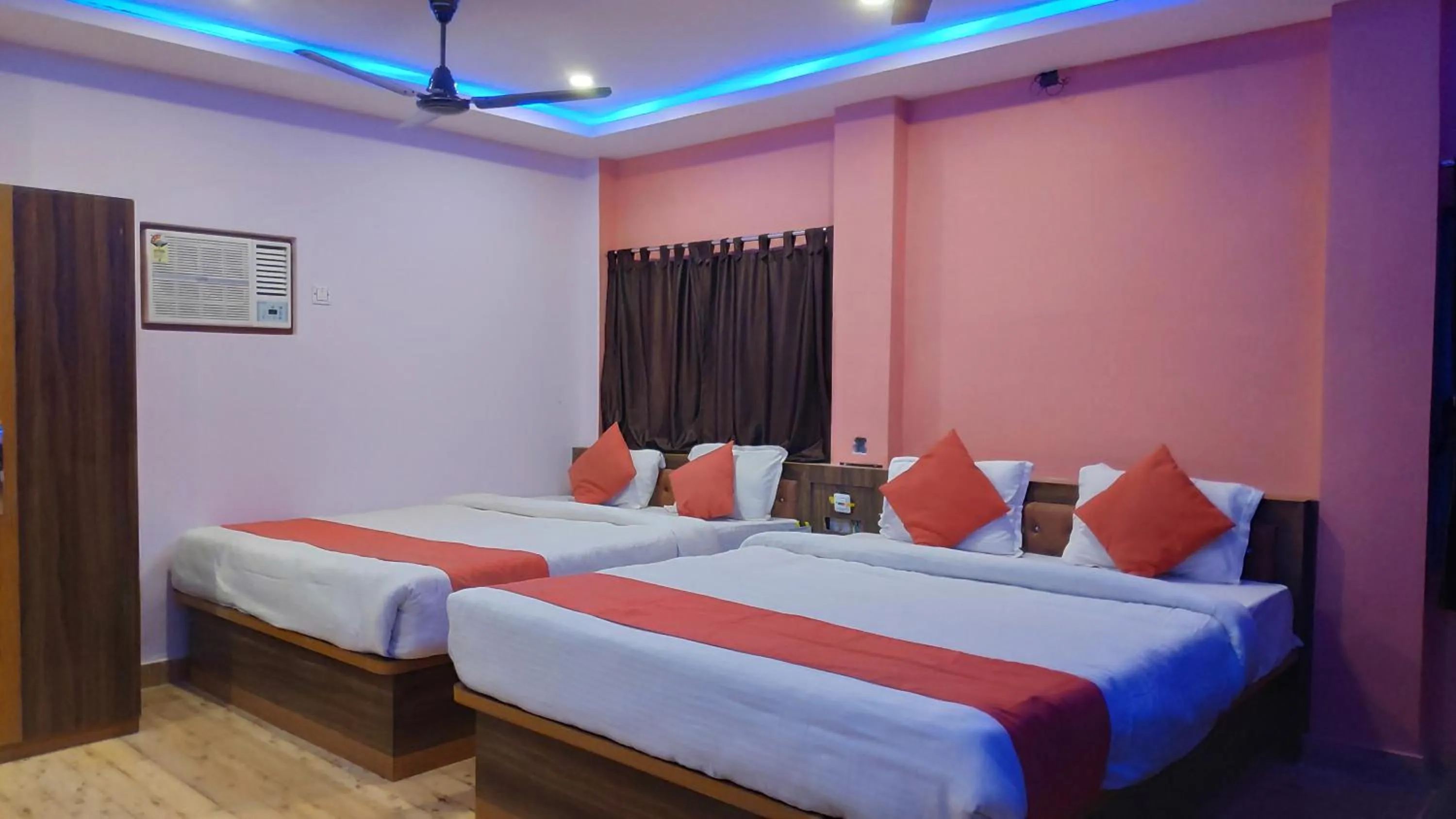 Bedroom, Bed in Resort Garden Retreat Seaview