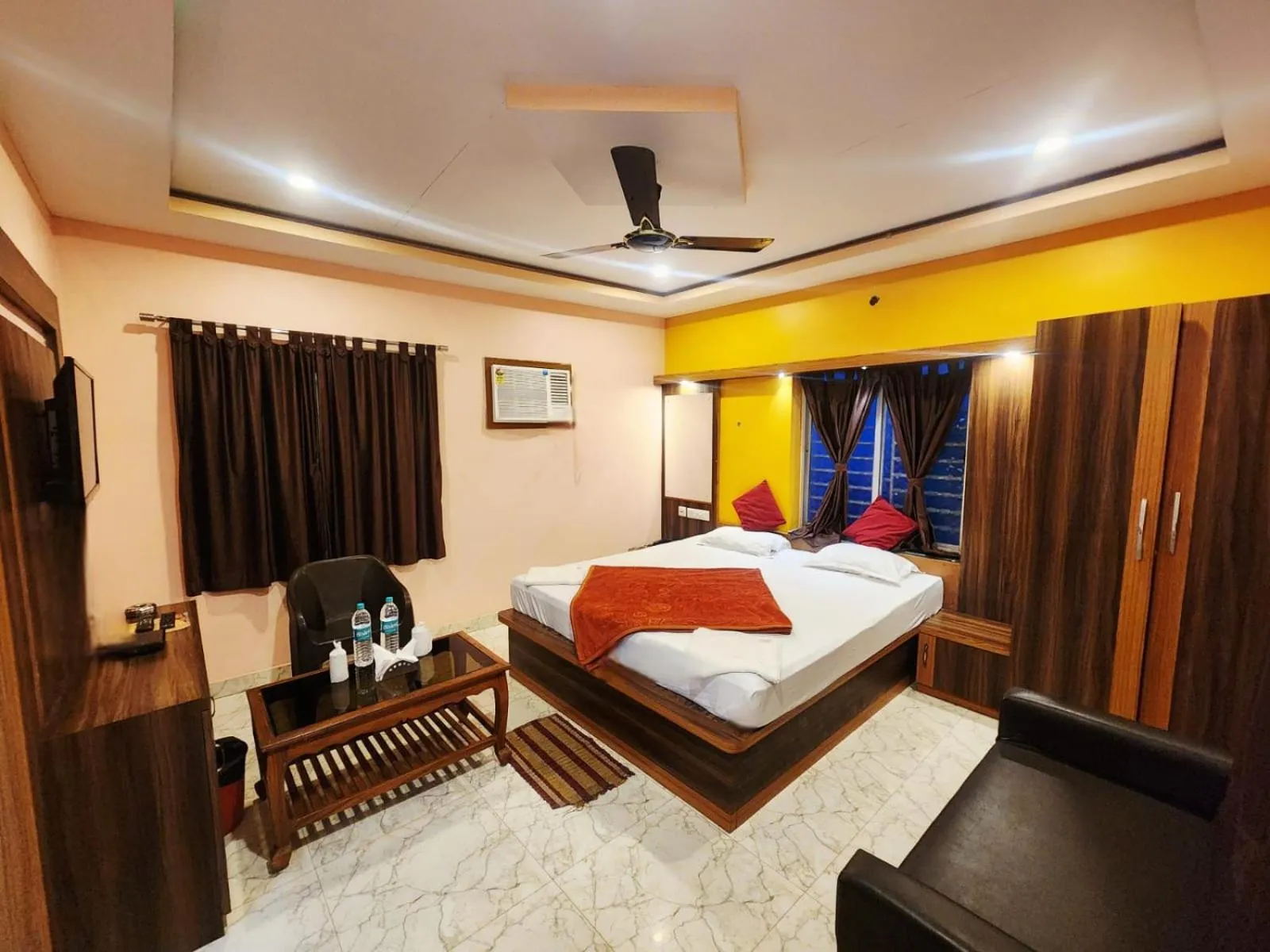 Bed in Resort Garden Retreat Seaview