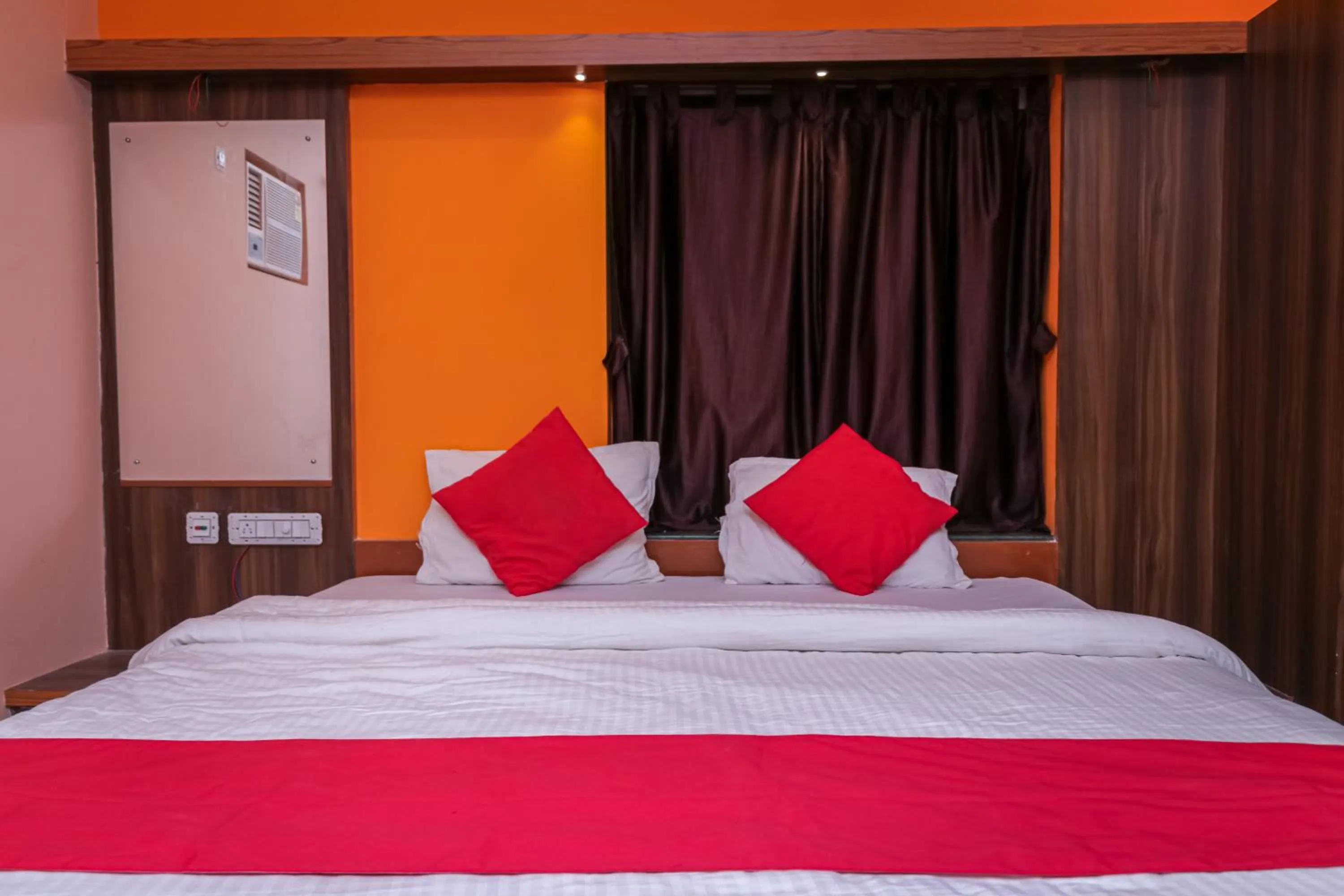 Bedroom, Bed in Resort Garden Retreat Seaview