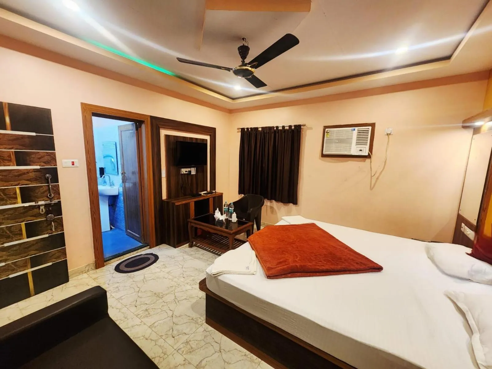 Bed in Resort Garden Retreat Seaview