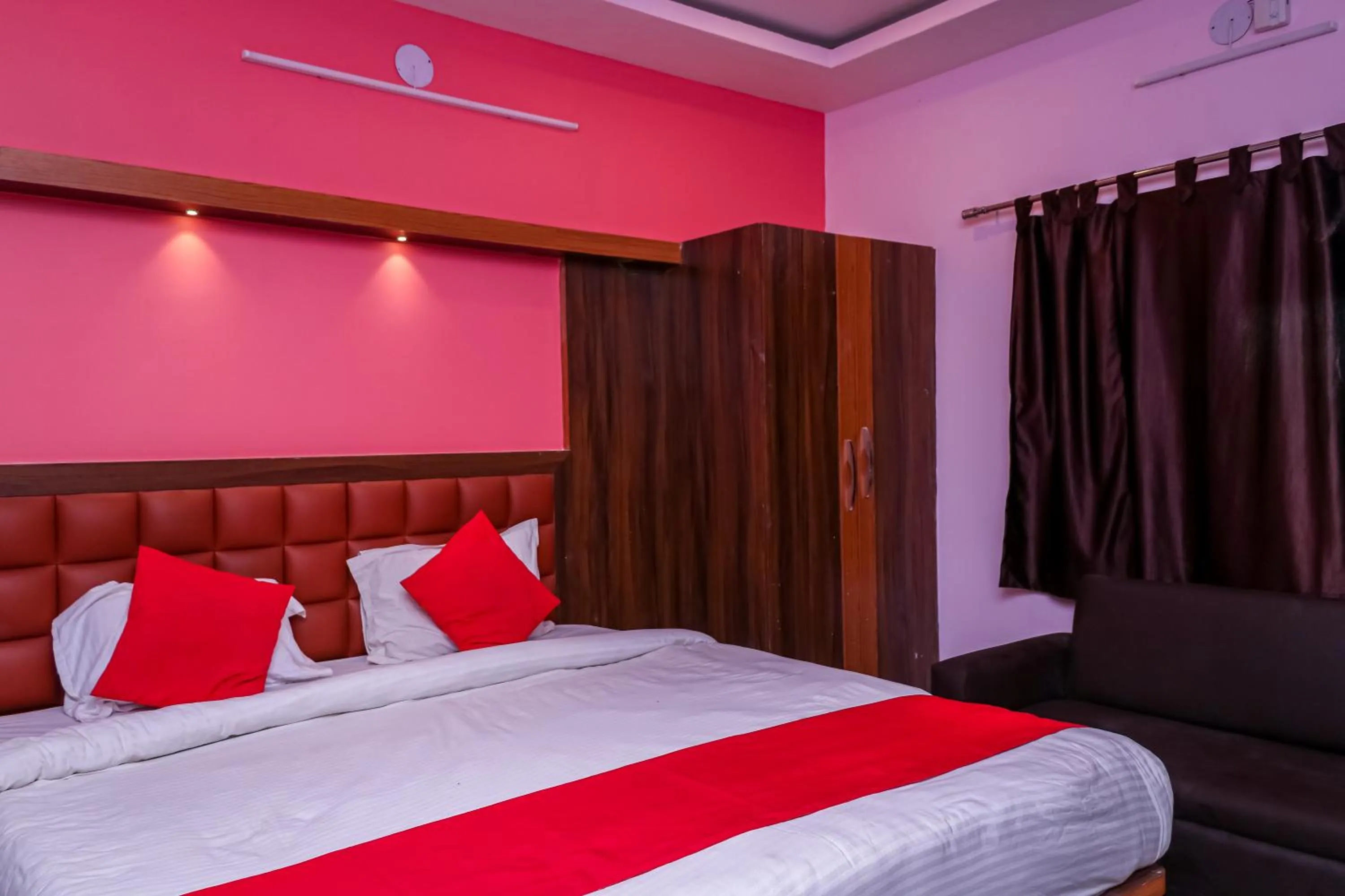 Bedroom, Bed in Resort Garden Retreat Seaview