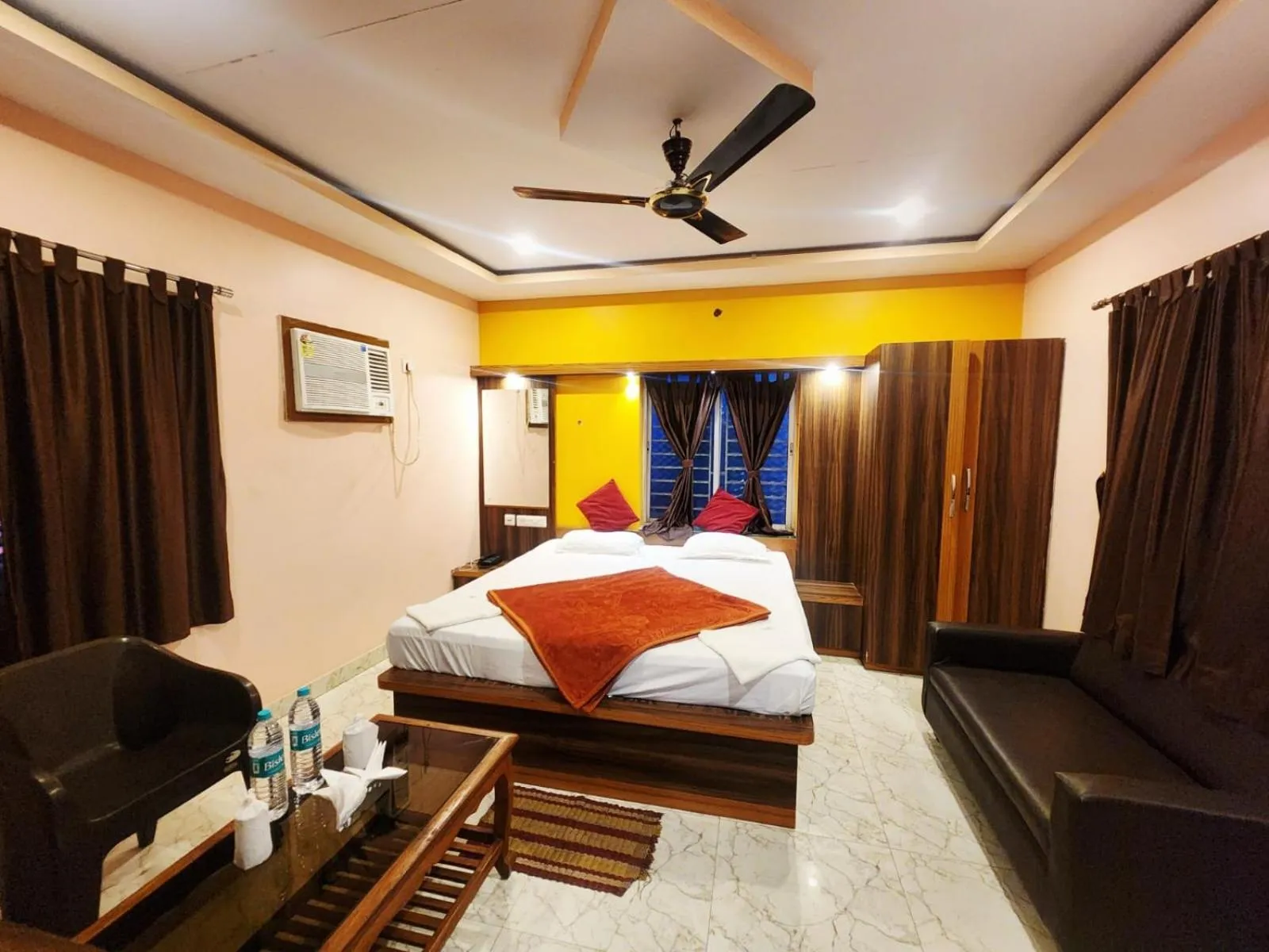 Bed in Resort Garden Retreat Seaview