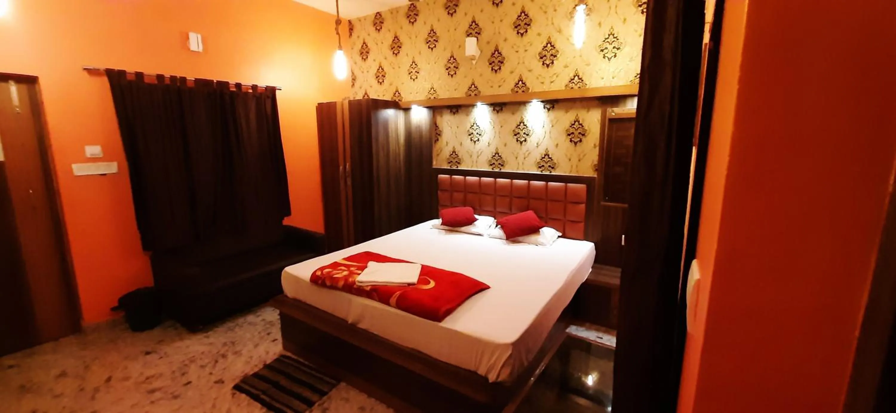 Bed in Resort Garden Retreat Seaview