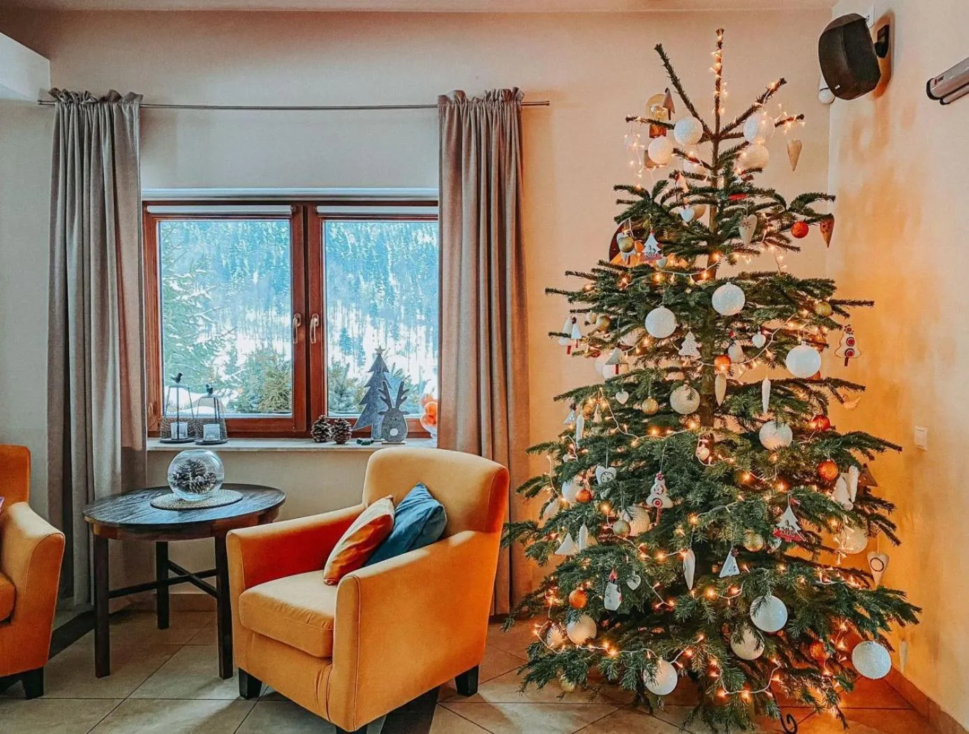 Communal lounge/ TV room in Przystanek Góry