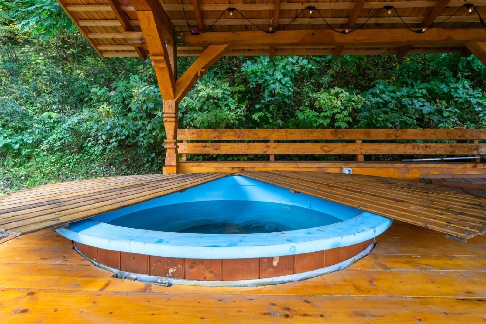 Hot Tub in Pensiunea Popas Pop, Strambu-Baiut, Maramures