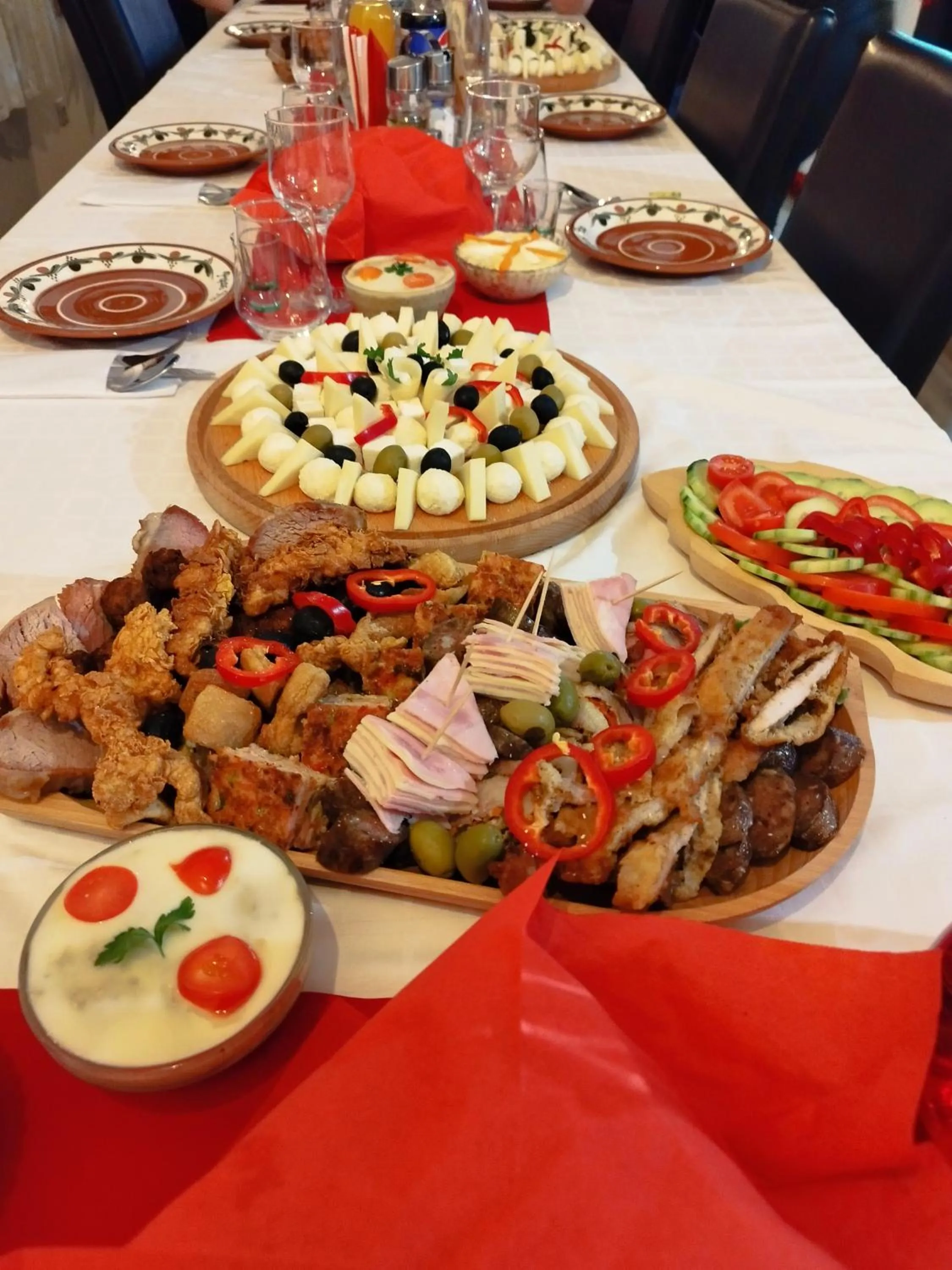 Food and drinks in Pensiunea Popas Pop, Strambu-Baiut, Maramures