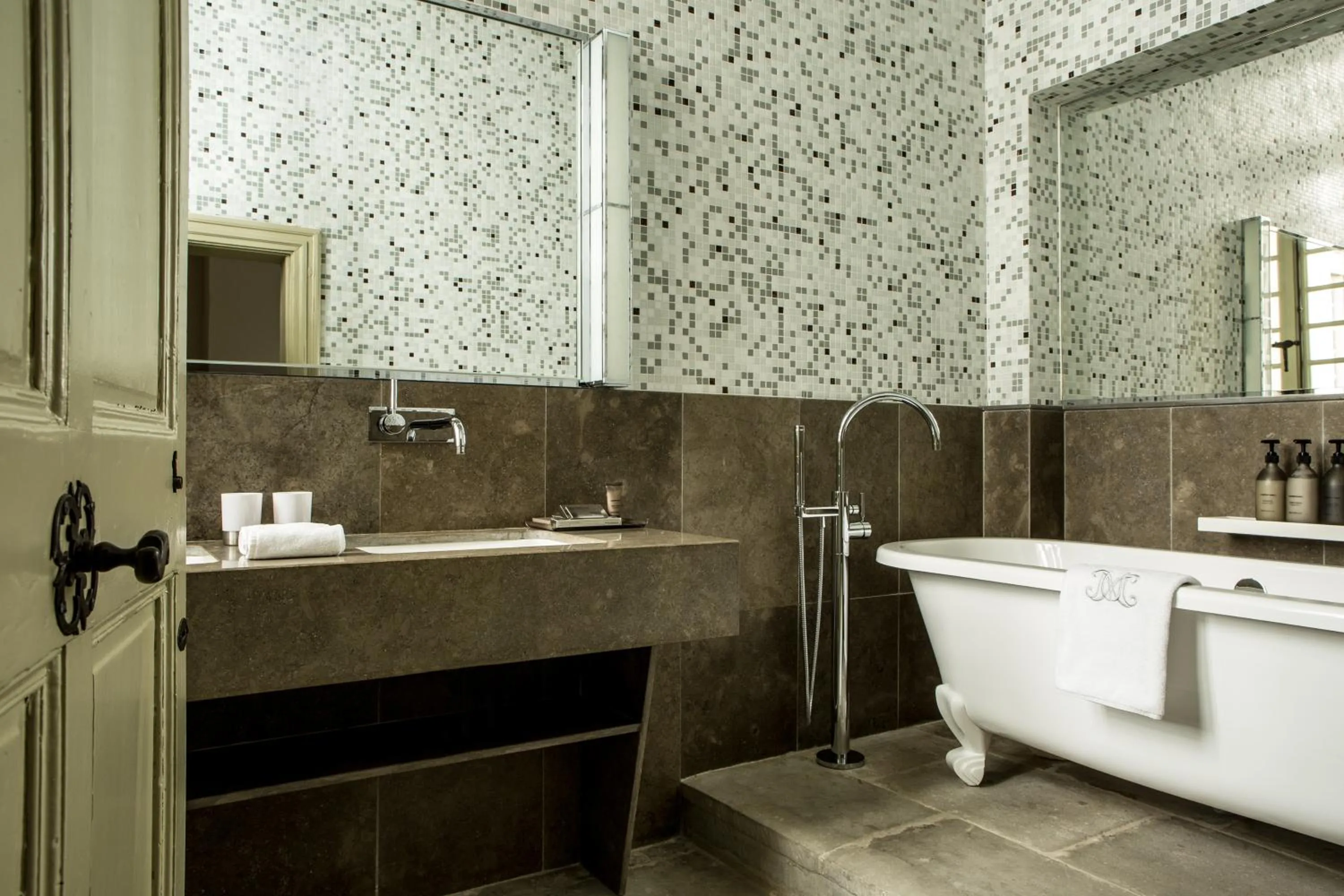 Bathroom in La Maison d'Uzès Relais & Châteaux