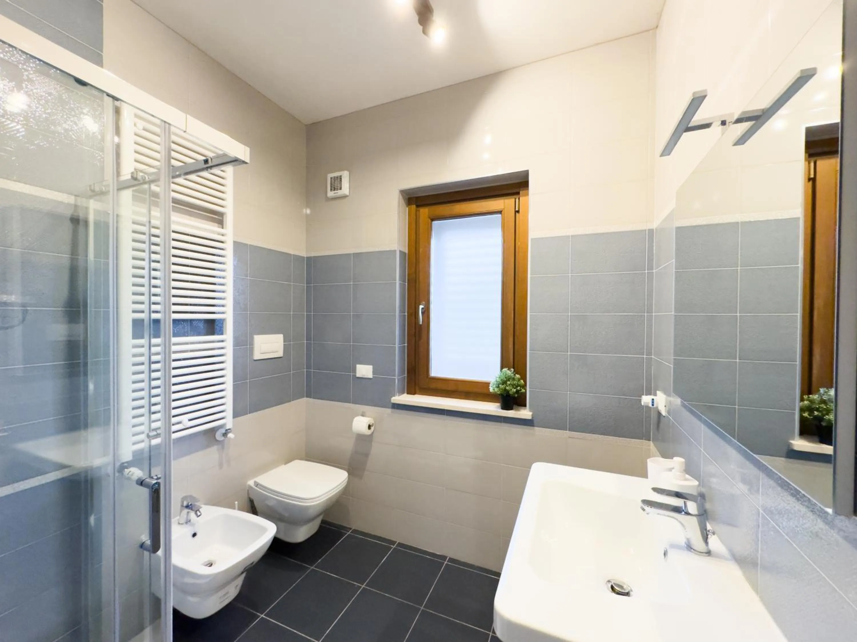 Shower, Bathroom in Wolf House BnB