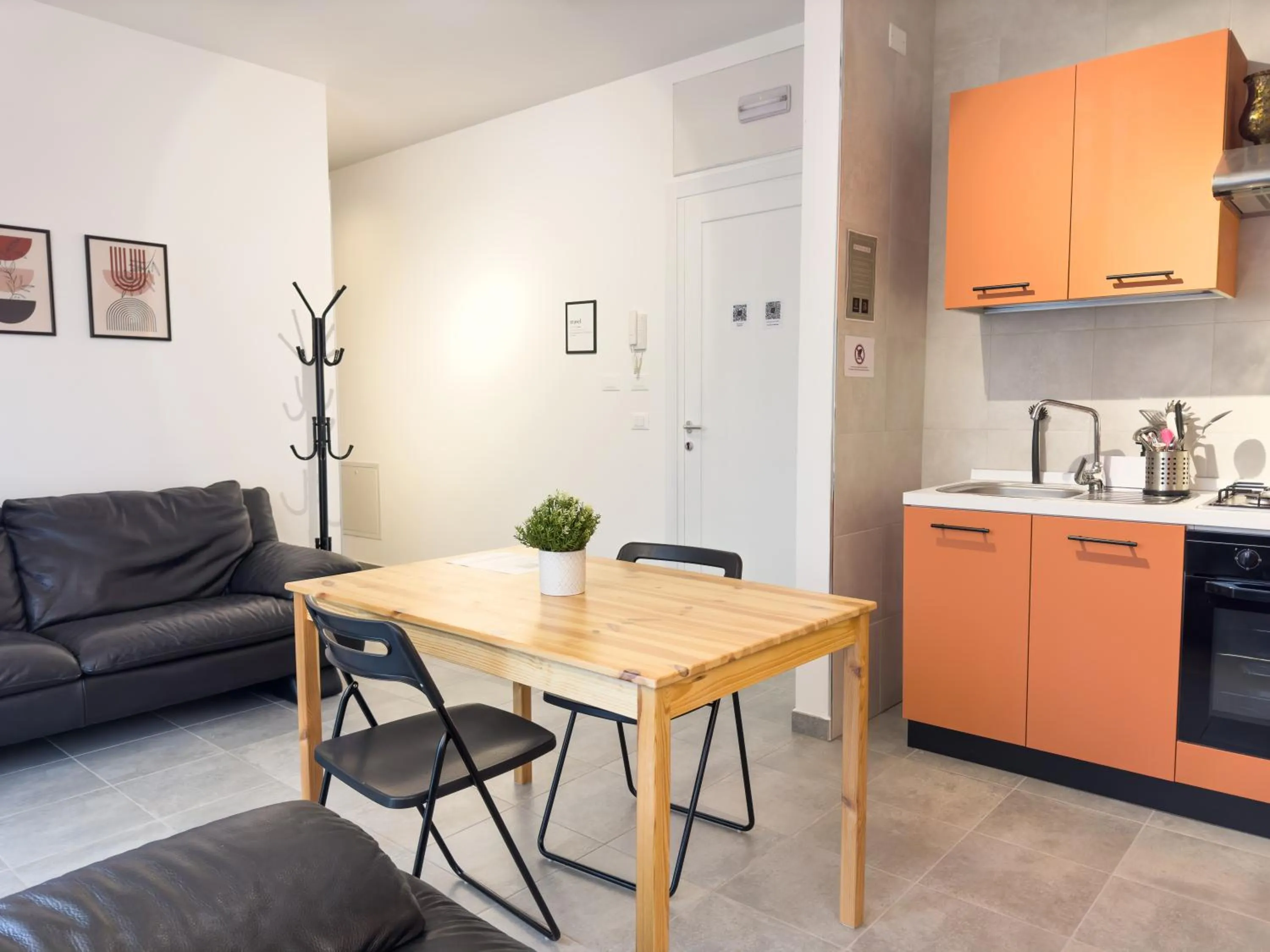 Kitchen or kitchenette, Kitchen/Kitchenette in Wolf House BnB