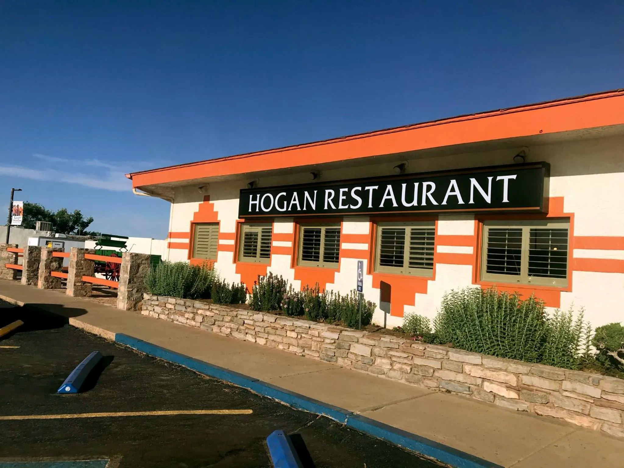 Restaurant/places to eat in NavajoLand Hotel