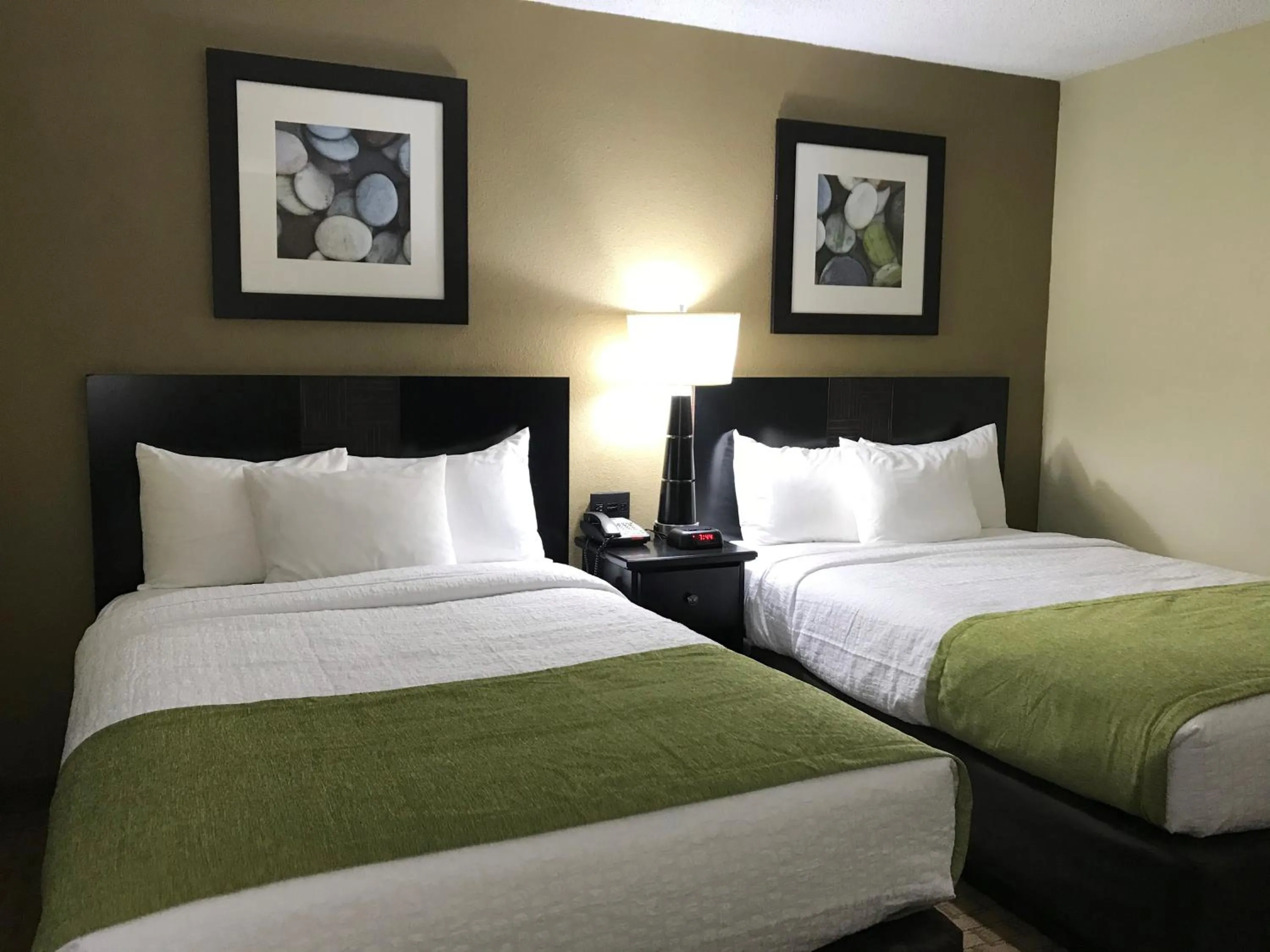 Bedroom, Bed in NavajoLand Hotel