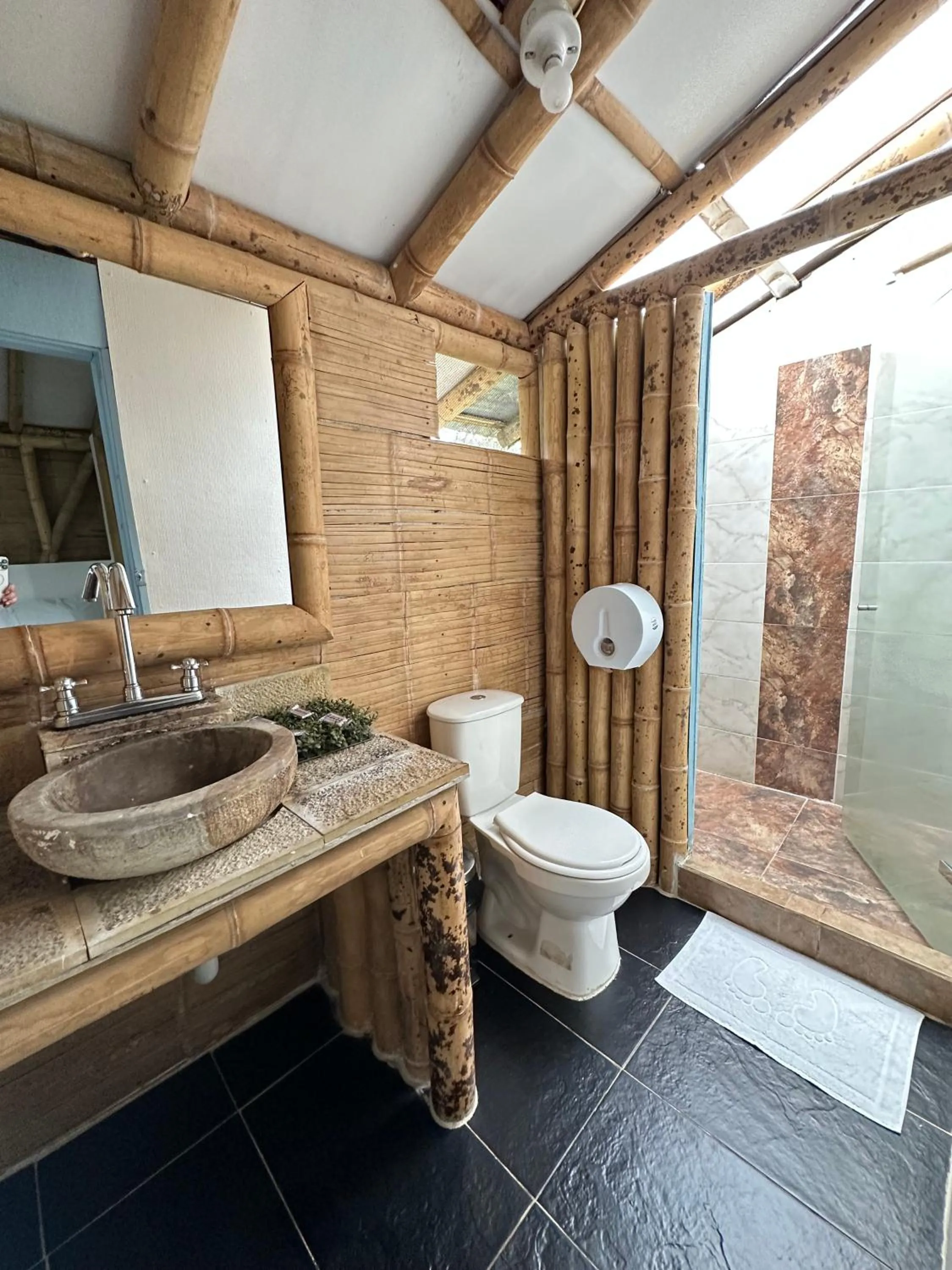 Shower in Eco Hotel Terrabella